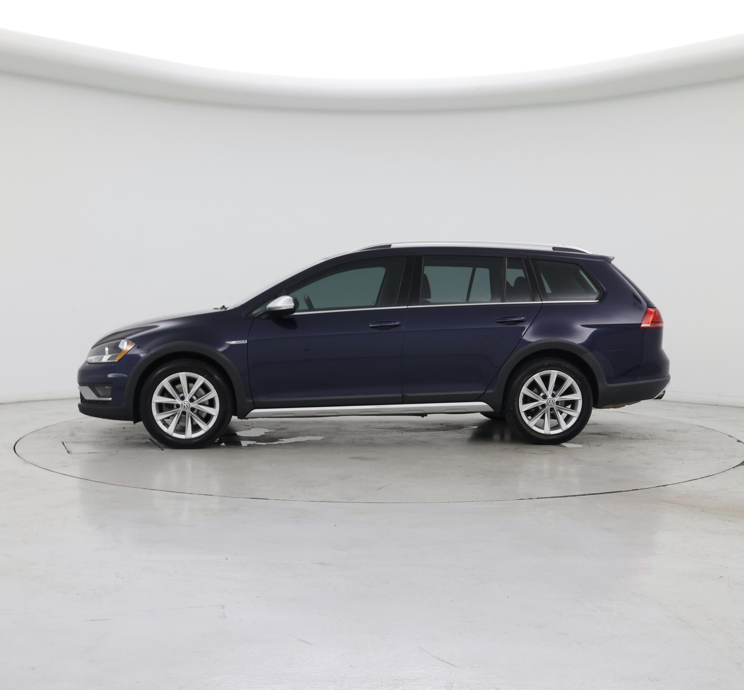 Thumbnail: 2017 Volkswagen Golf - 3