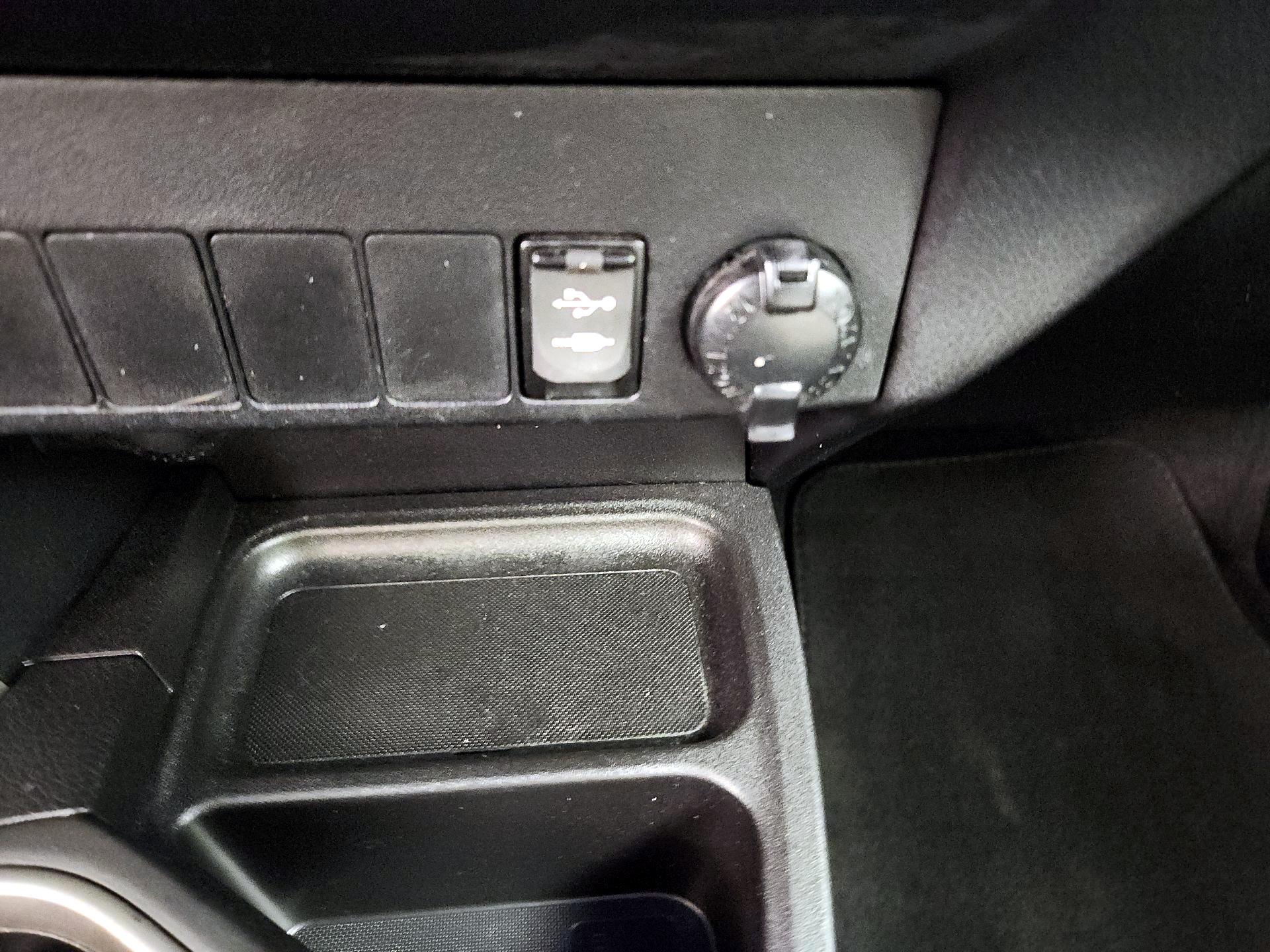 Thumbnail: 2016 Toyota RAV4 - 18