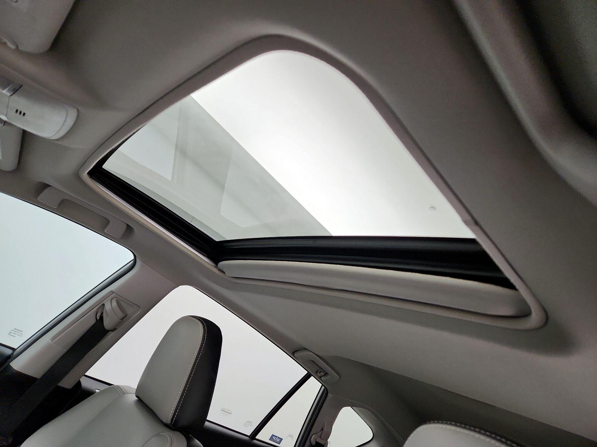 Thumbnail: 2016 Toyota RAV4 - 19