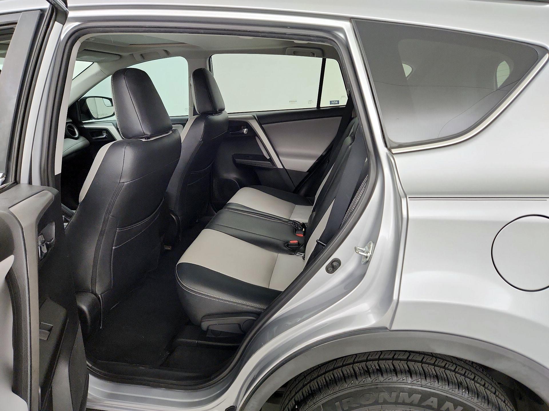 Thumbnail: 2016 Toyota RAV4 - 20