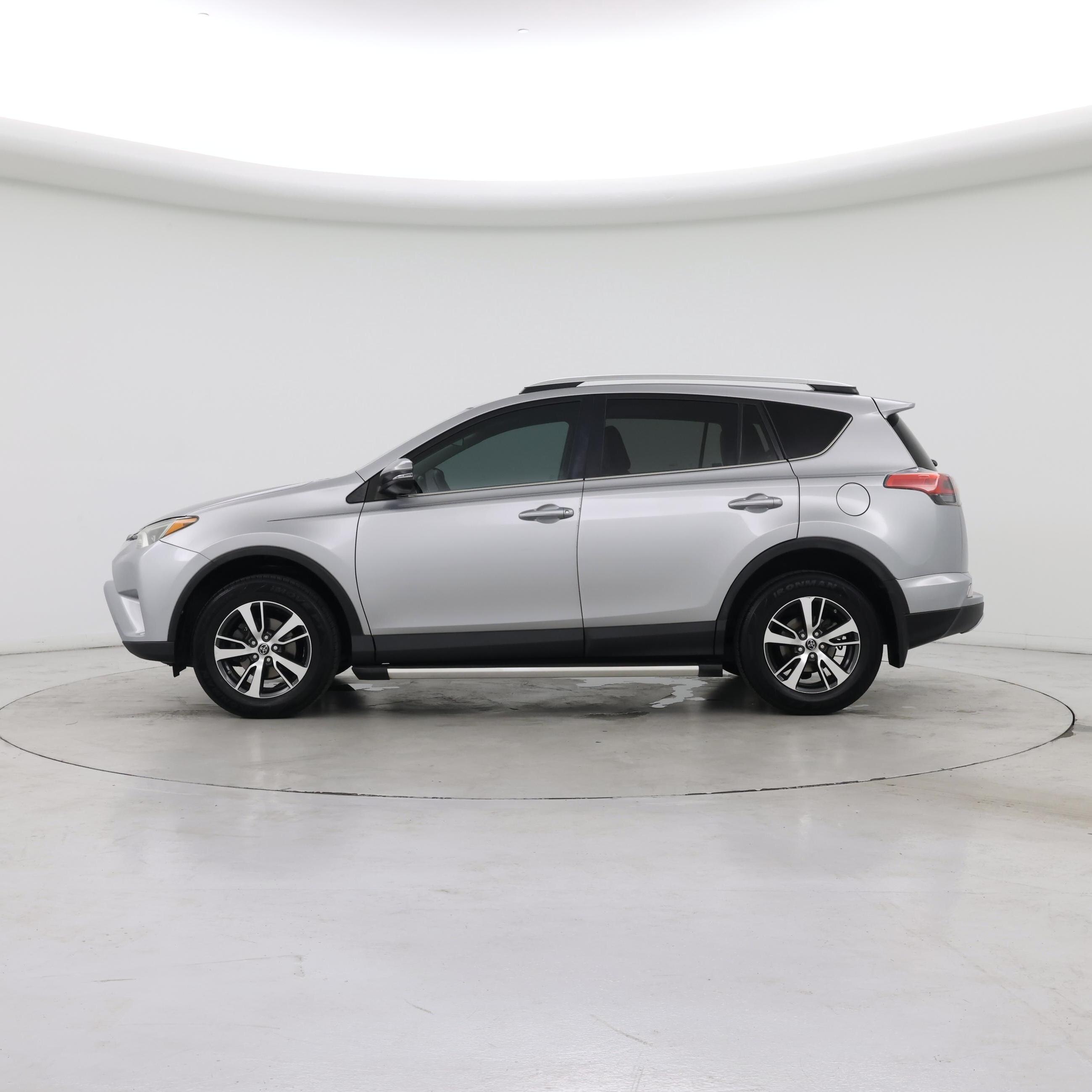 Thumbnail: 2016 Toyota RAV4 - 3