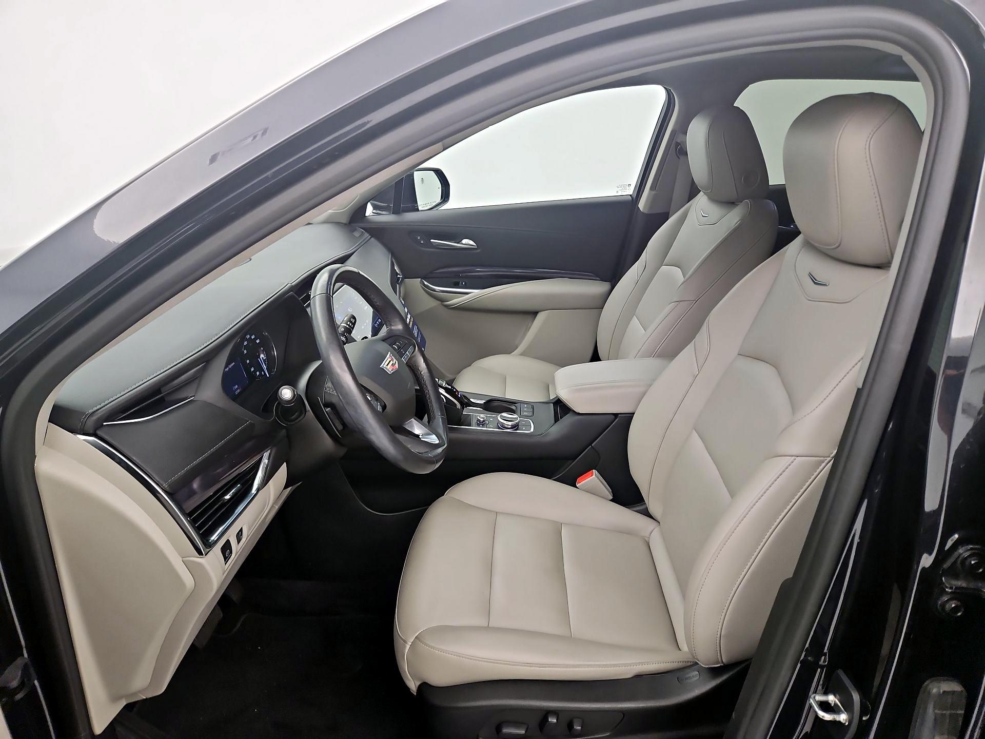 Thumbnail: 2023 Cadillac XT4 - 11