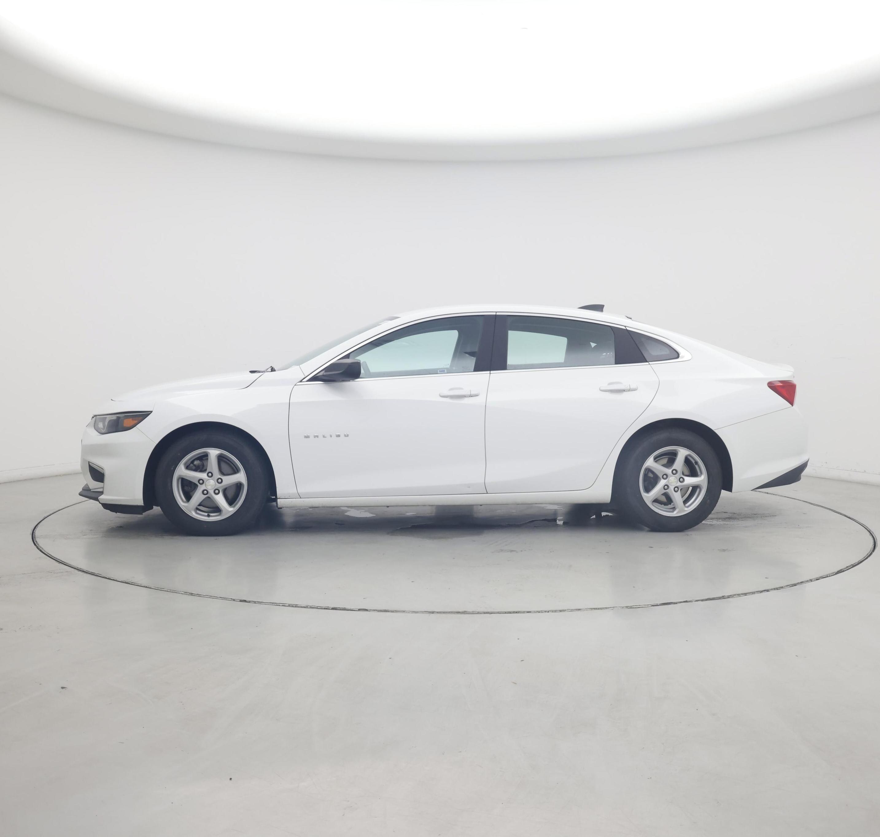Thumbnail: 2017 Chevrolet Malibu - 3