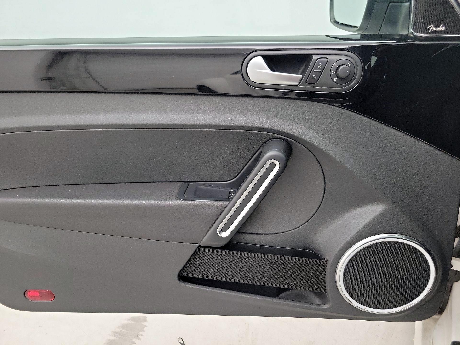 Thumbnail: 2013 Volkswagen Beetle - 12