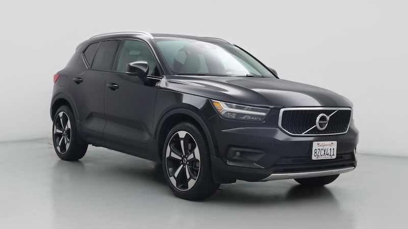 2022 Volvo XC40 T5 Momentum Hero Image