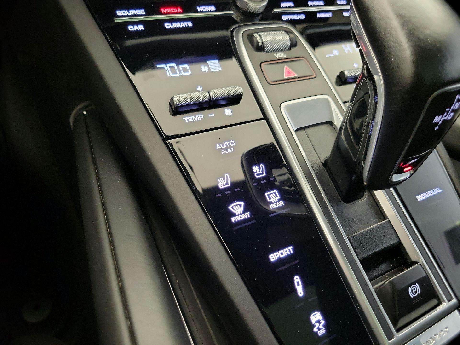 Thumbnail: 2020 Porsche Cayenne - 17
