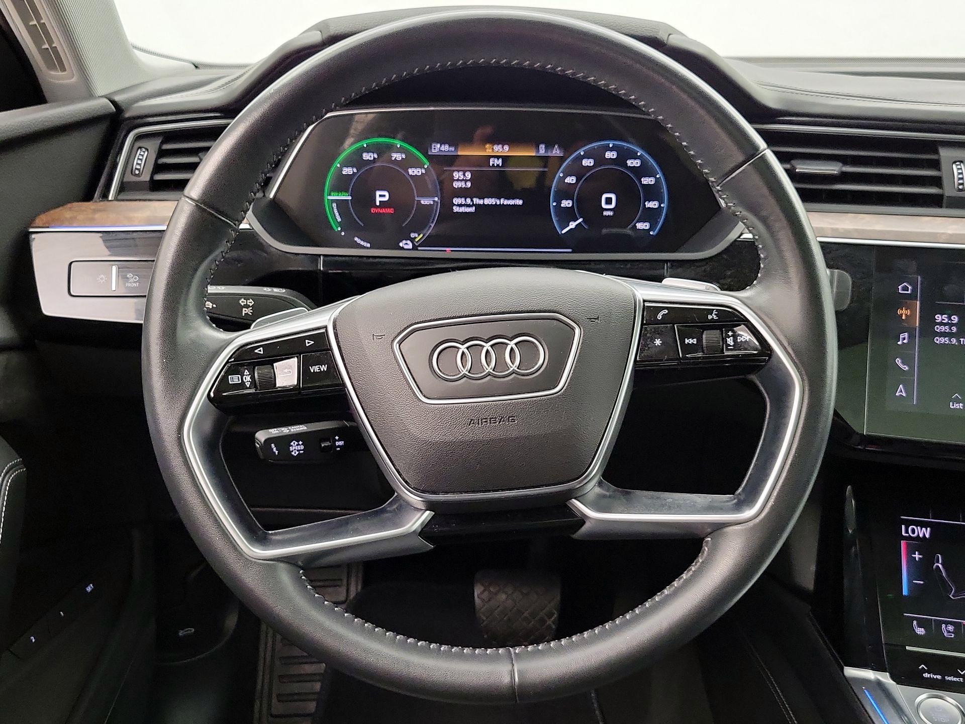Thumbnail: 2019 Audi e-tron - 10