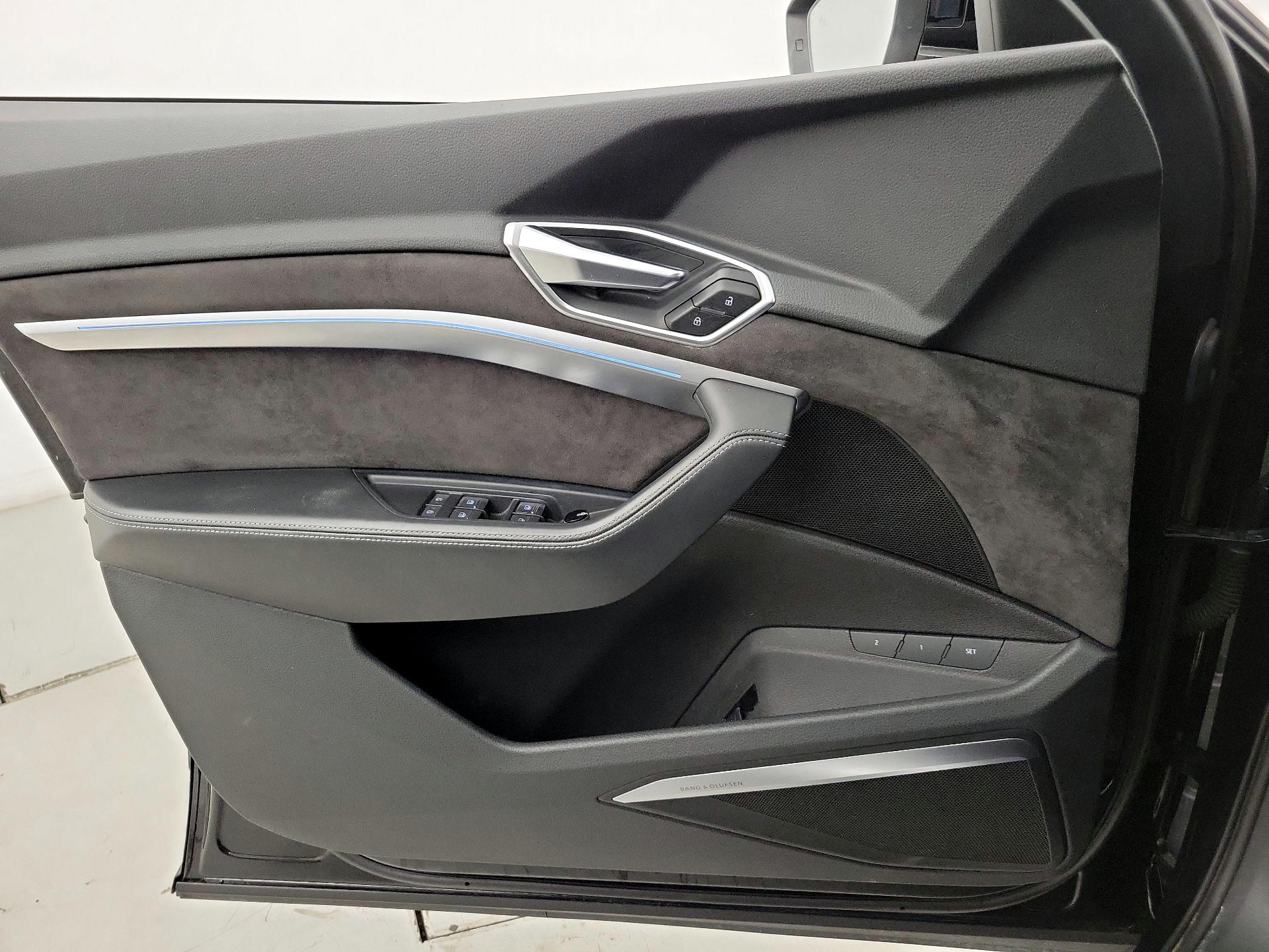 Thumbnail: 2019 Audi e-tron - 12
