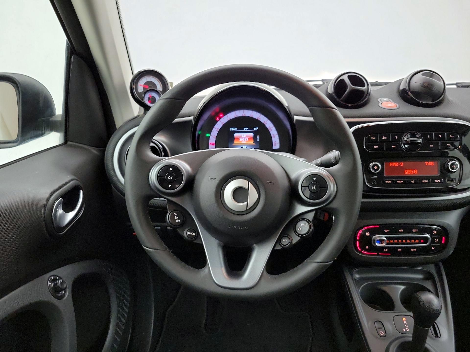 Thumbnail: 2016 smart fortwo - 10