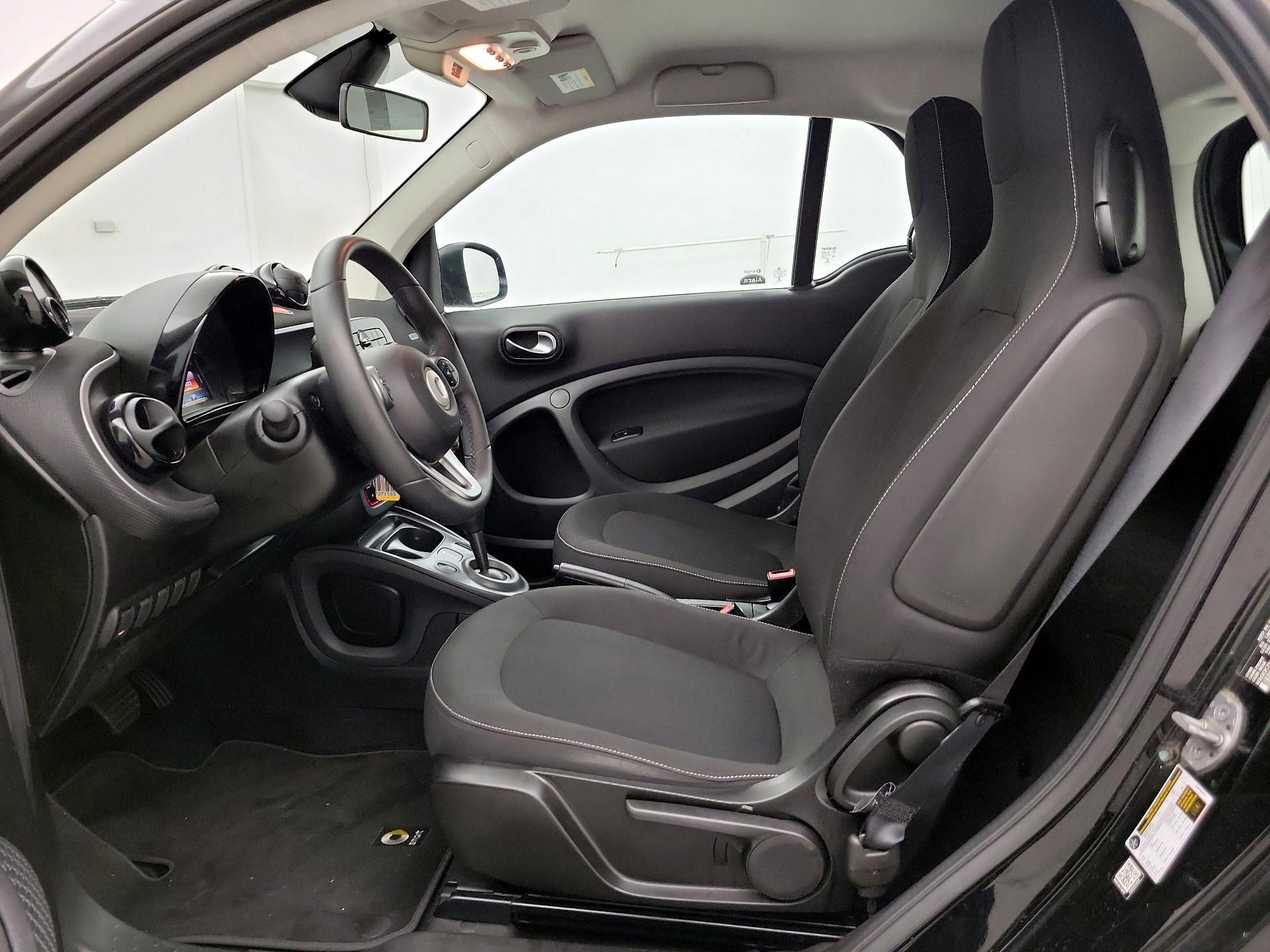 Thumbnail: 2016 smart fortwo - 11