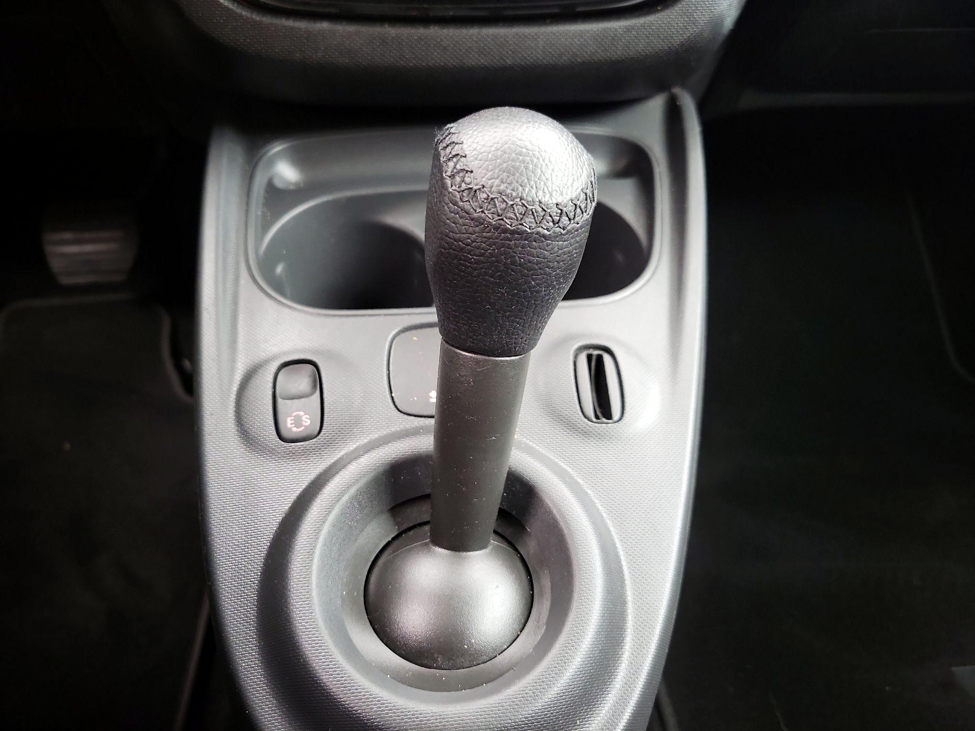 Thumbnail: 2016 smart fortwo - 16