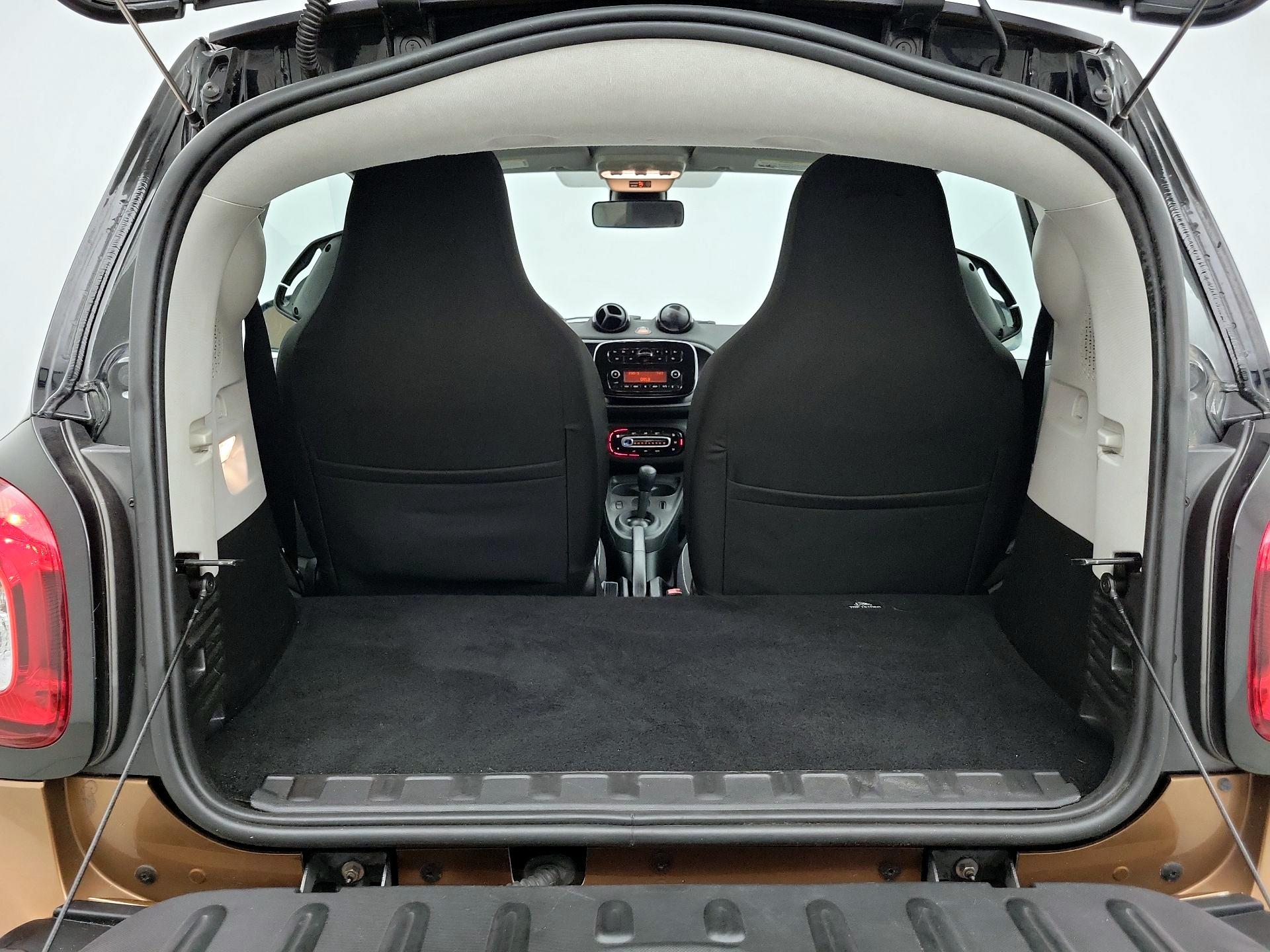 Thumbnail: 2016 smart fortwo - 18