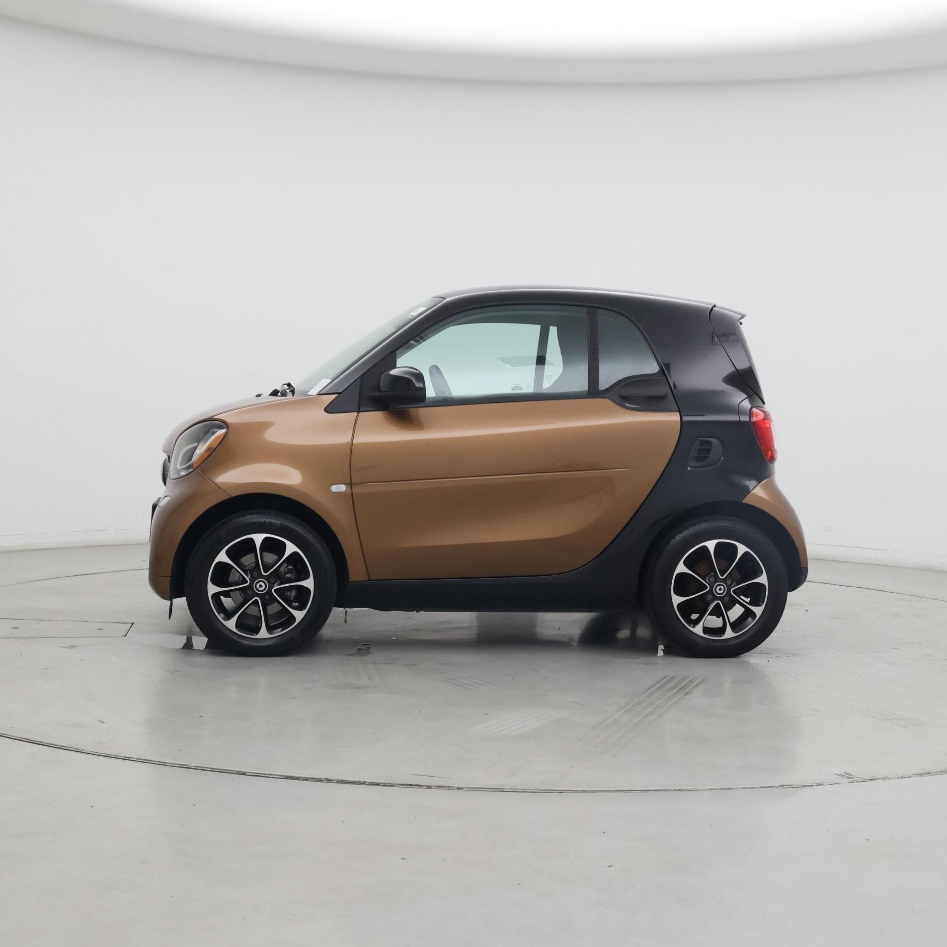 Thumbnail: 2016 smart fortwo - 3