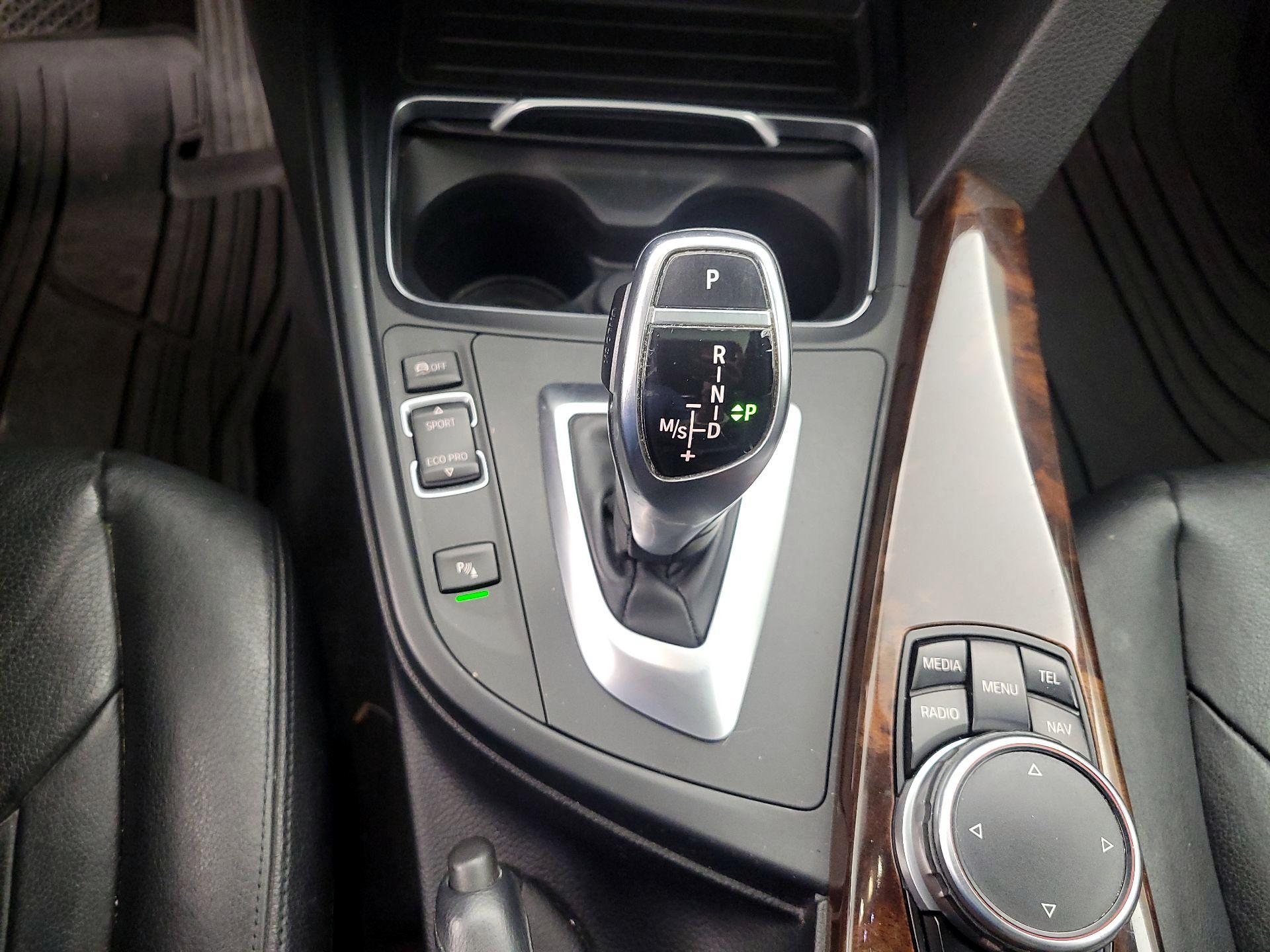 Thumbnail: 2016 BMW 3 Series - 18