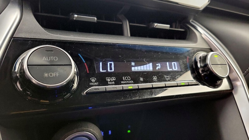 2021 Toyota Venza LE 16