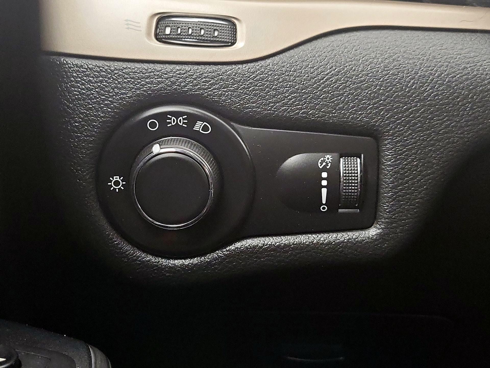 Thumbnail: 2015 Jeep Cherokee - 13