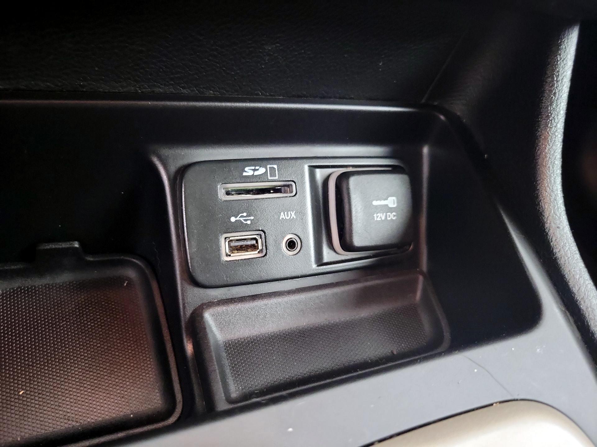 Thumbnail: 2015 Jeep Cherokee - 17