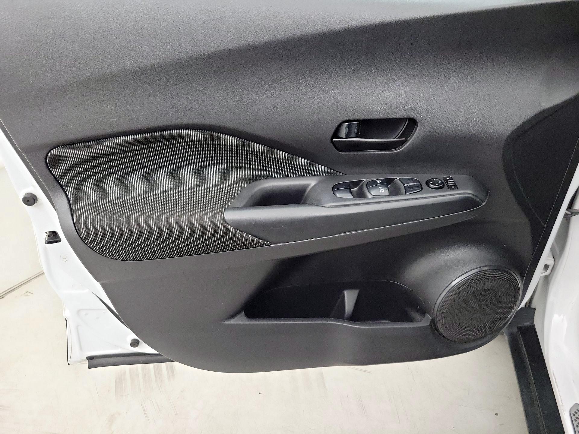 Thumbnail: 2019 Nissan Kicks - 12