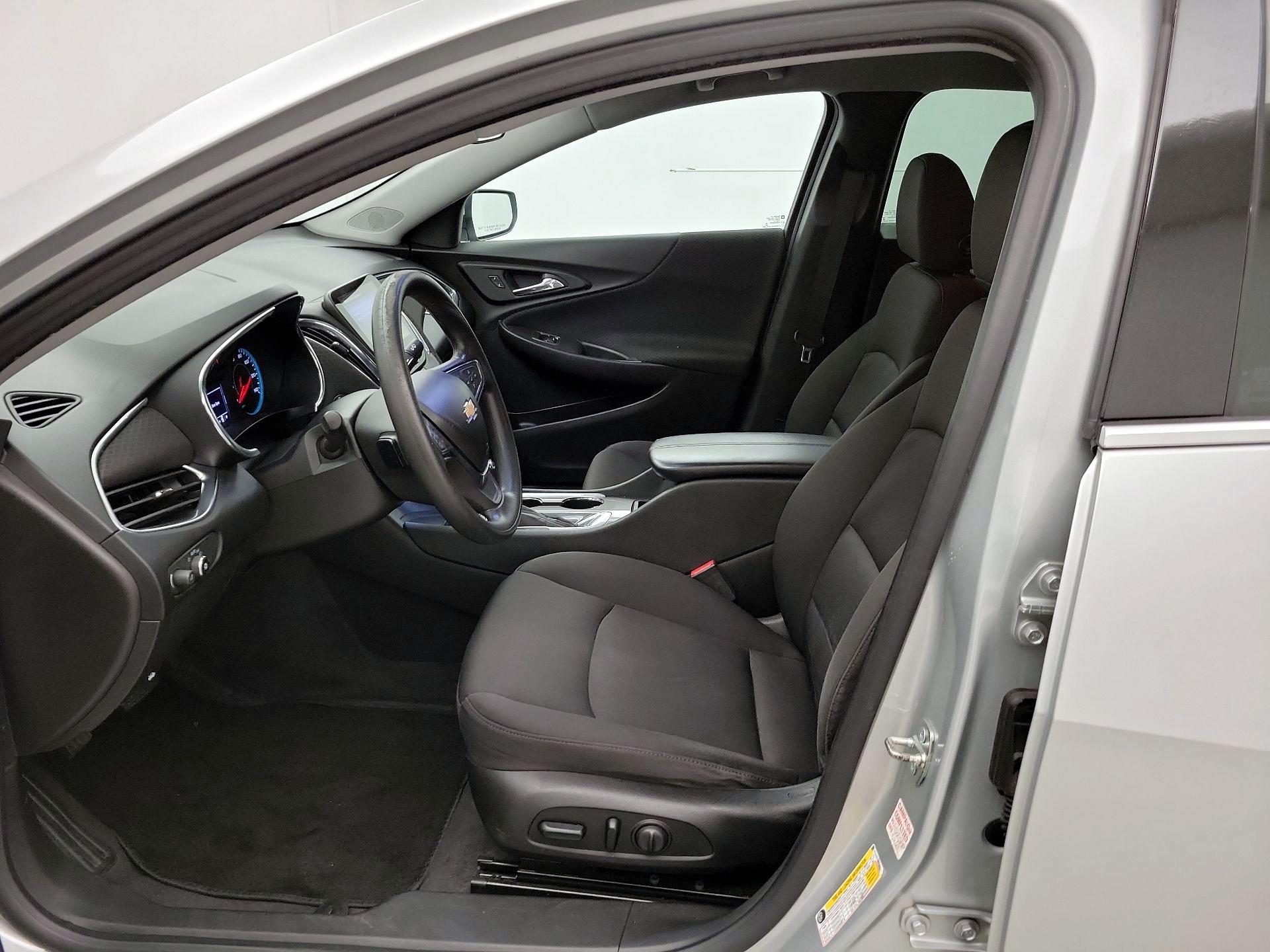 Thumbnail: 2019 Chevrolet Malibu - 11