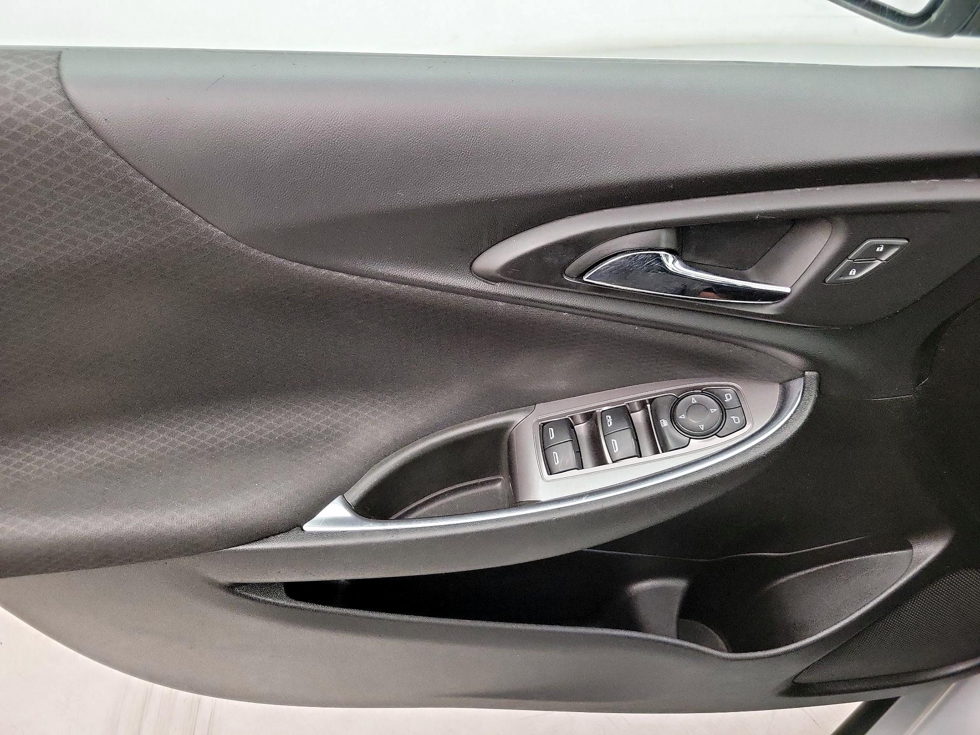 Thumbnail: 2019 Chevrolet Malibu - 12