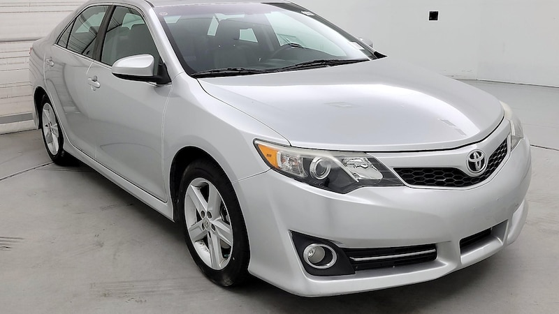 2014 Toyota Camry SE Hero Image