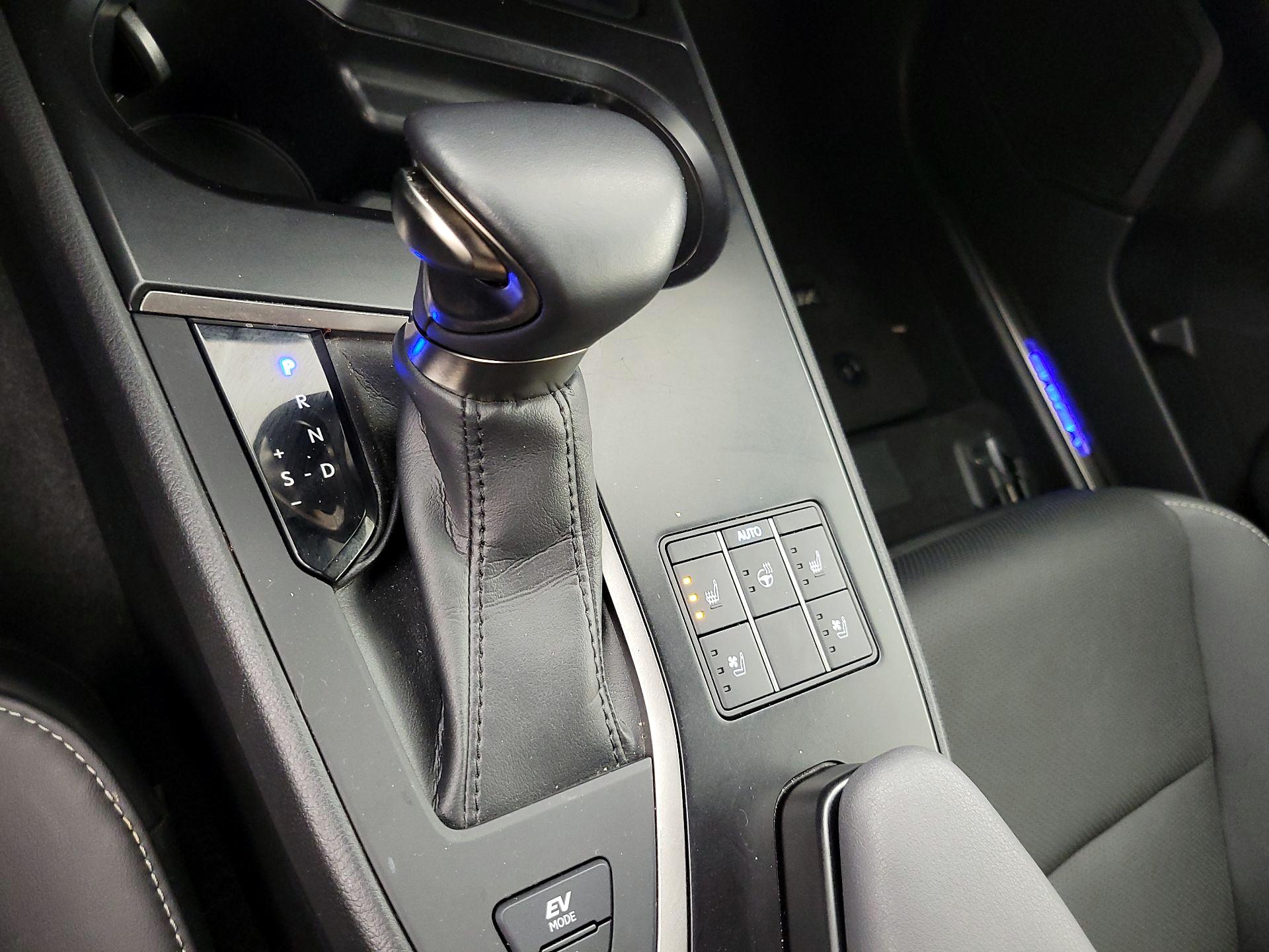 Thumbnail: 2023 Lexus UX - 17