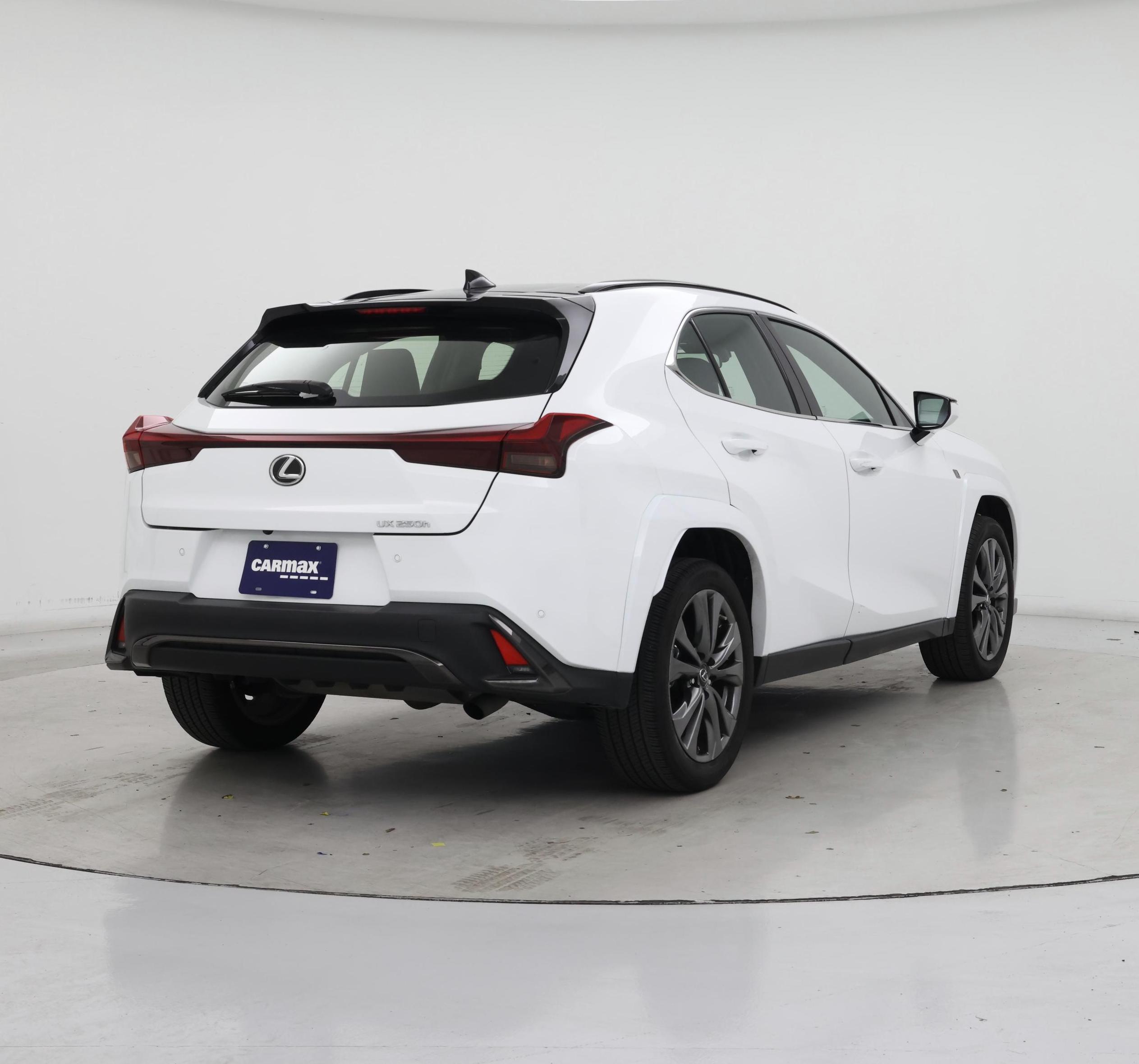 Thumbnail: 2023 Lexus UX - 8