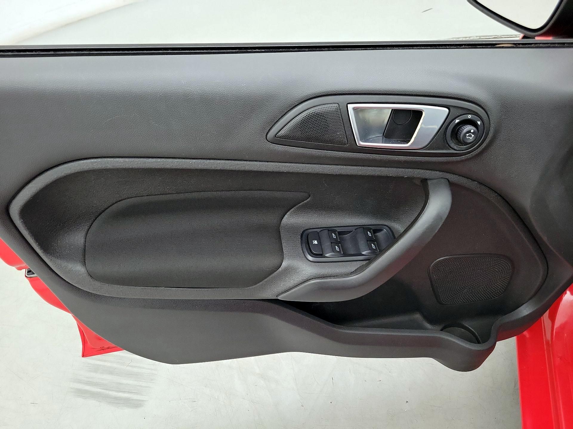 Thumbnail: 2015 Ford Fiesta - 12