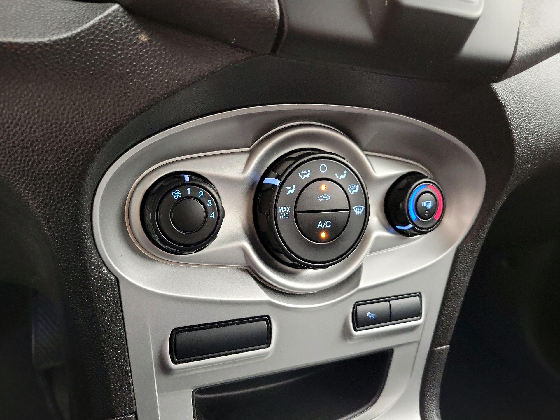 Thumbnail: 2015 Ford Fiesta - 15