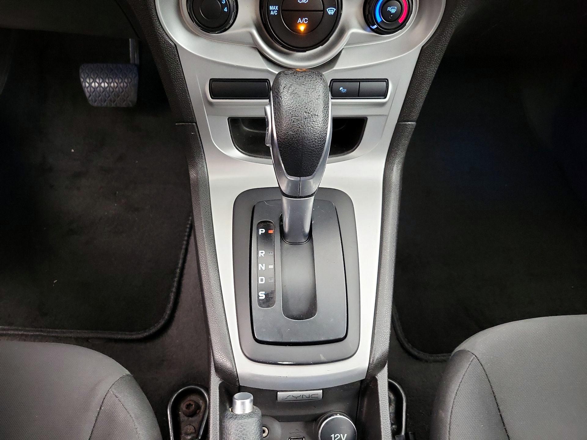 Thumbnail: 2015 Ford Fiesta - 16