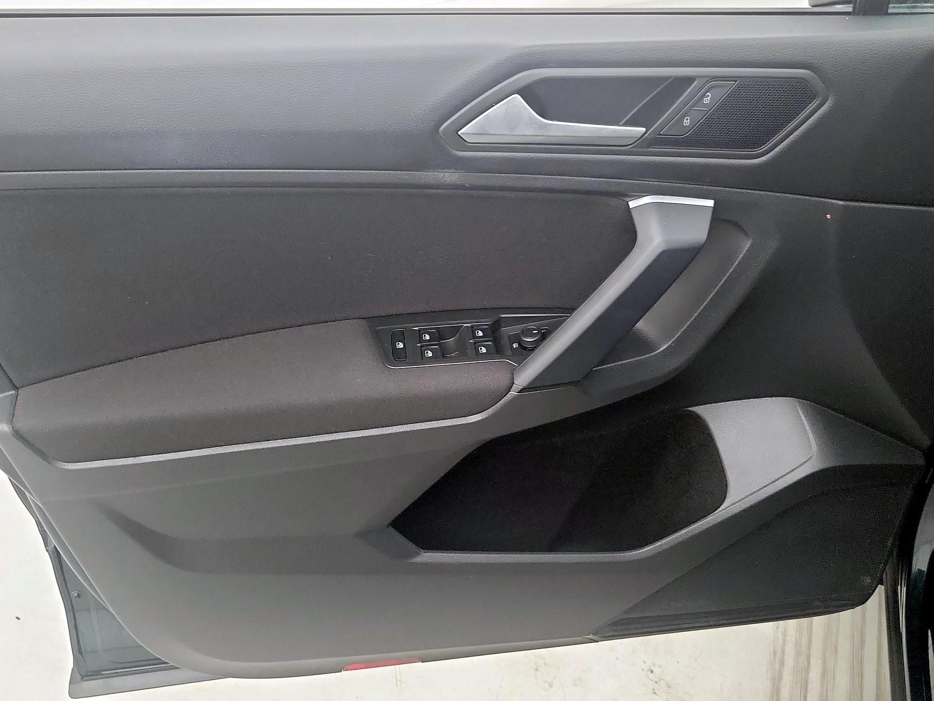 Thumbnail: 2019 Volkswagen Tiguan - 12