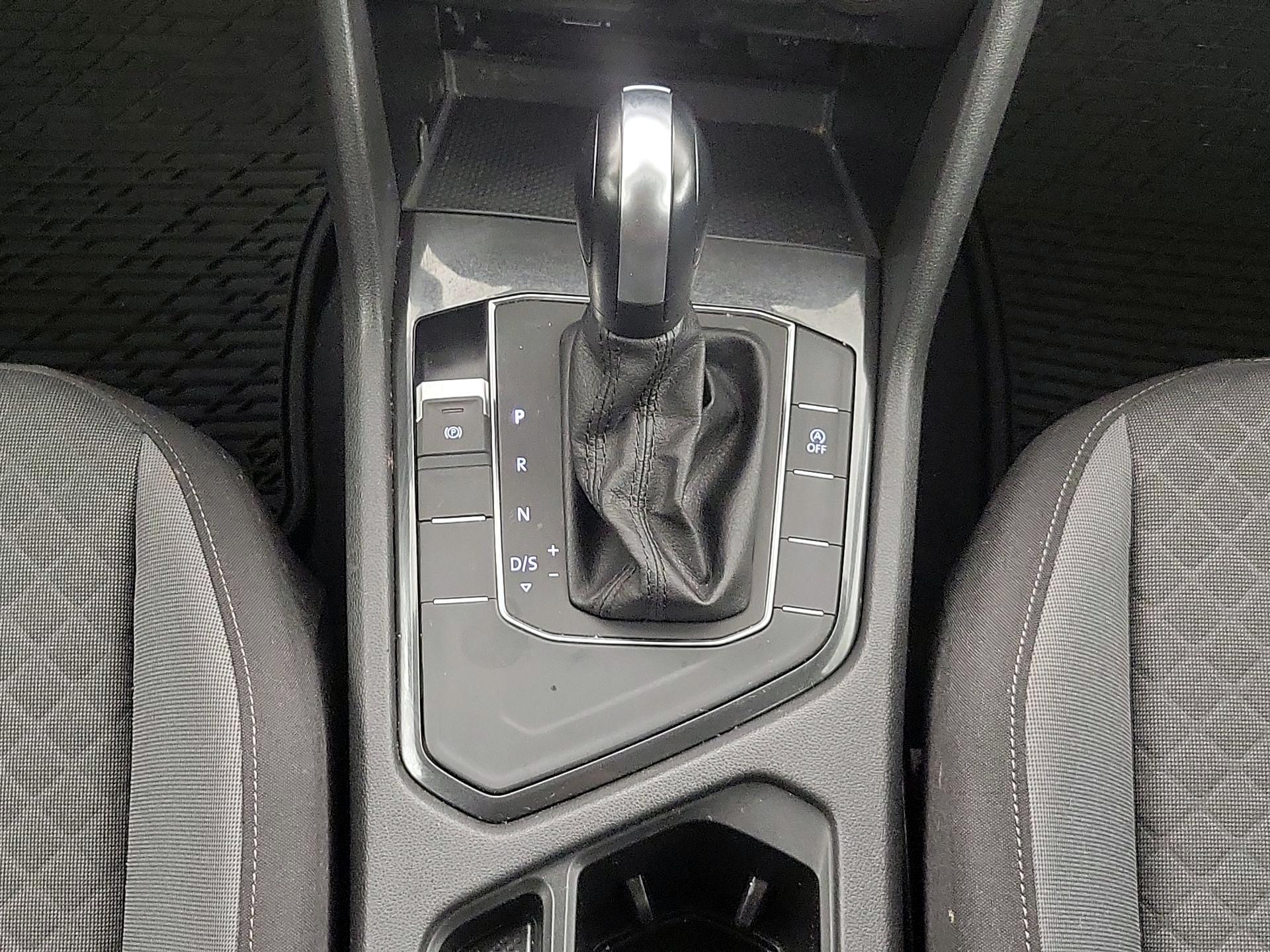 Thumbnail: 2019 Volkswagen Tiguan - 17