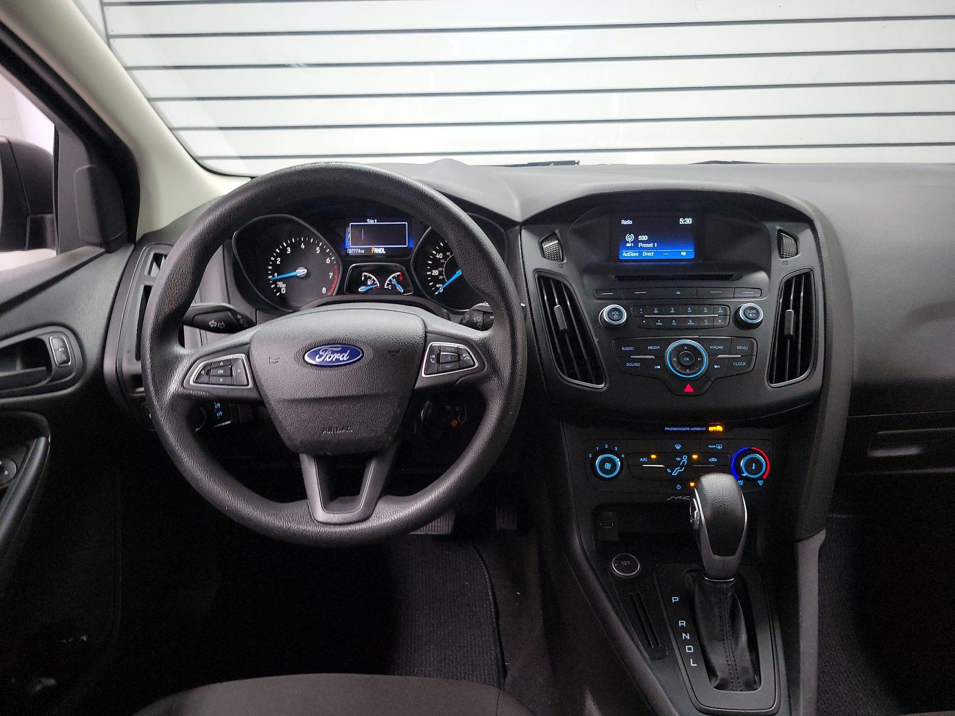 Thumbnail: 2015 Ford Focus - 9