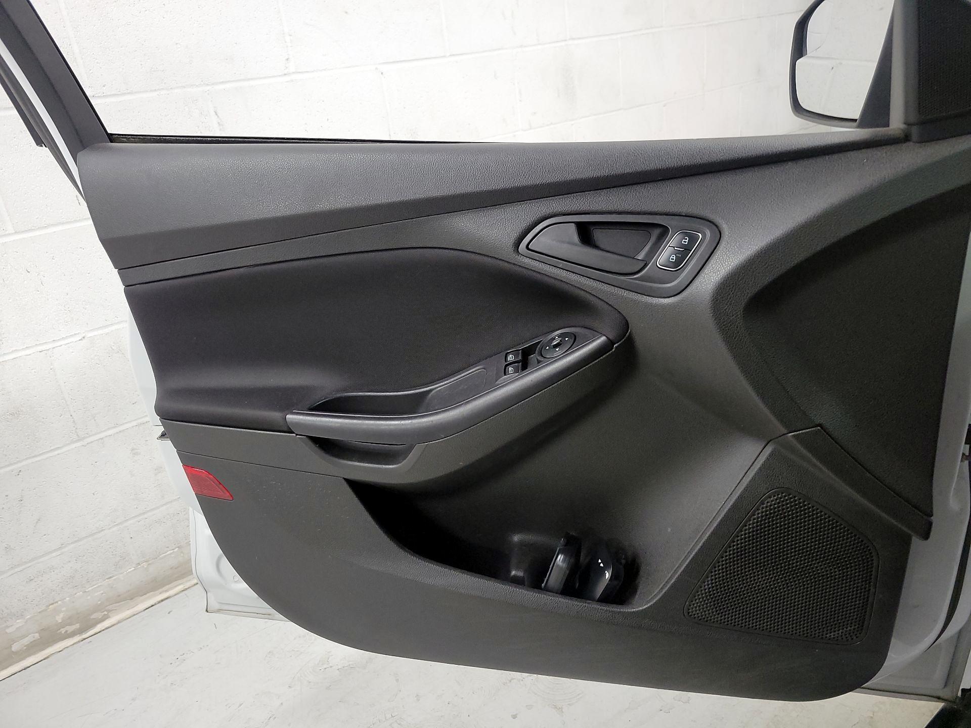 Thumbnail: 2015 Ford Focus - 12