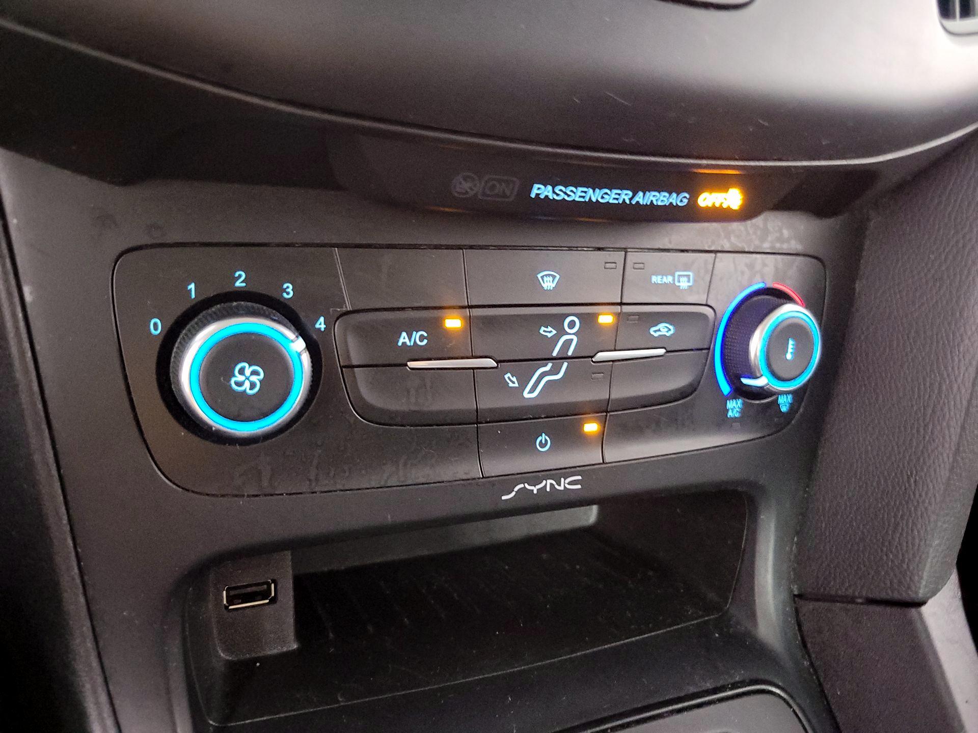 Thumbnail: 2015 Ford Focus - 15