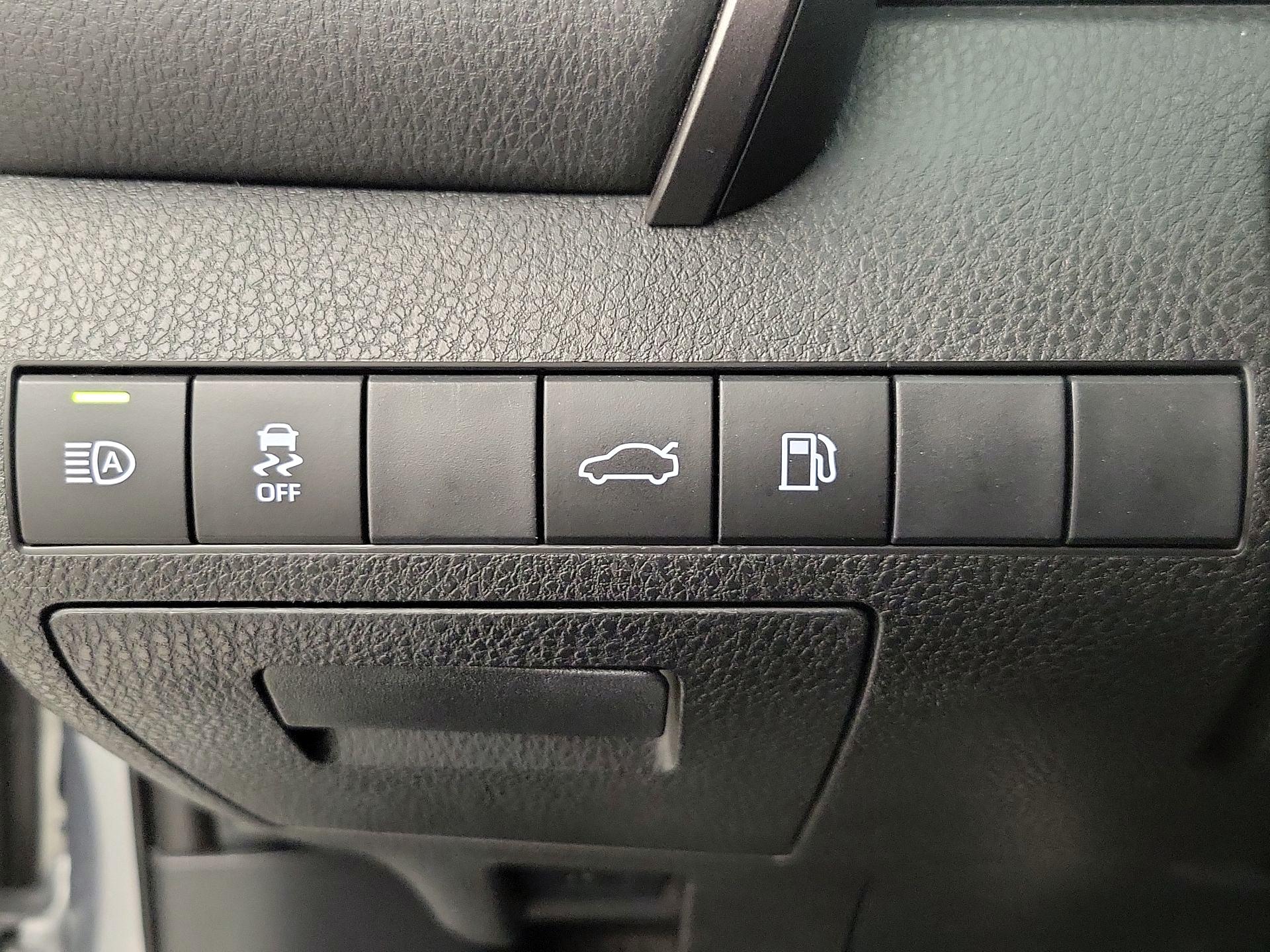 Thumbnail: 2018 Toyota Camry - 13