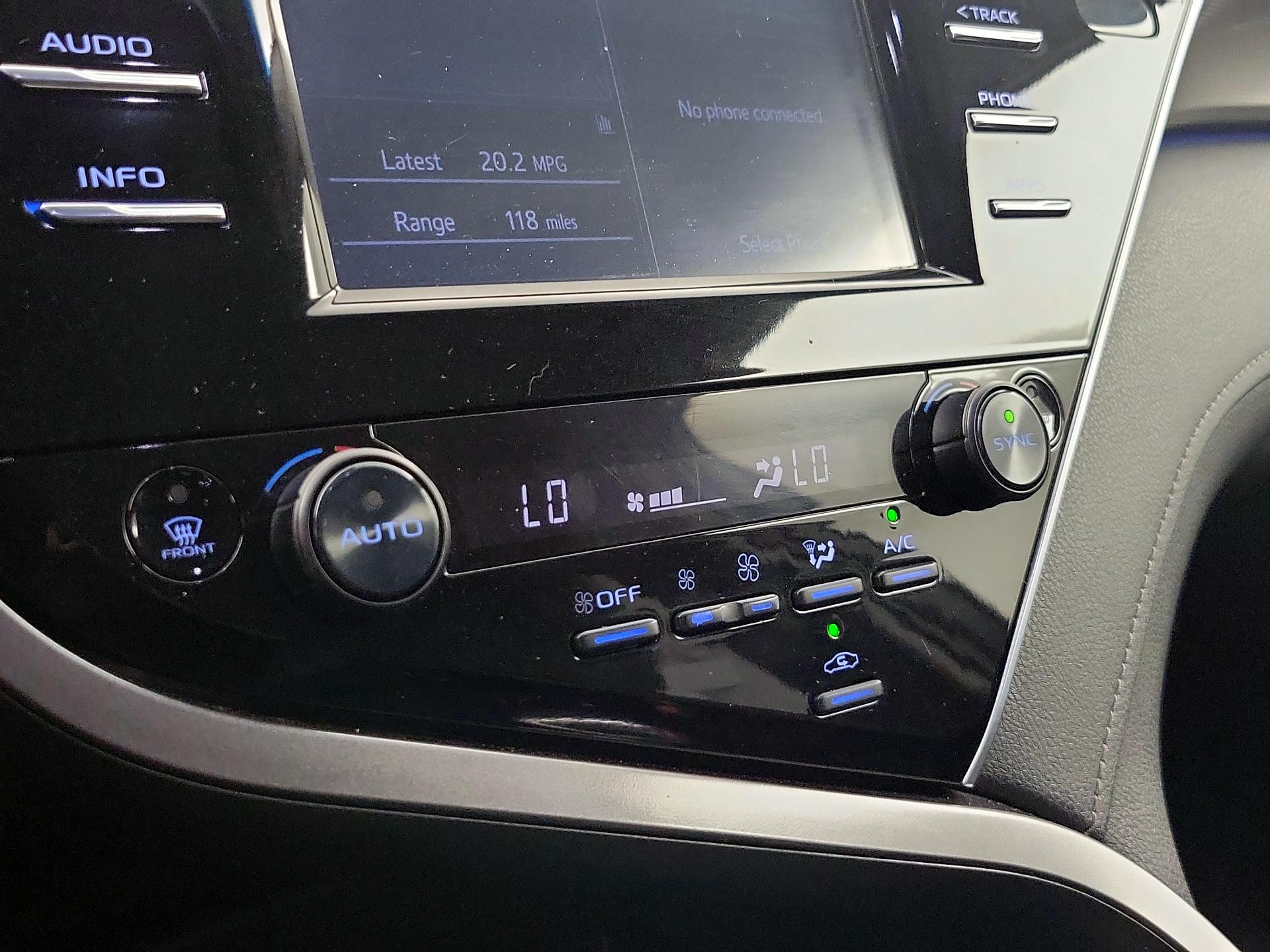 Thumbnail: 2018 Toyota Camry - 16