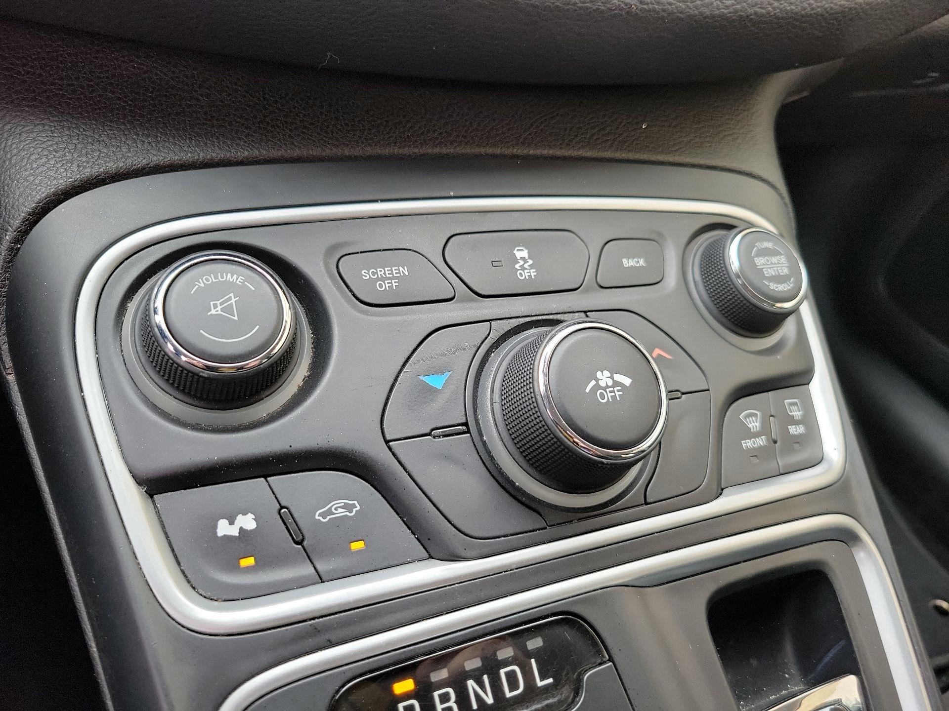 Thumbnail: 2015 Chrysler 200 - 15