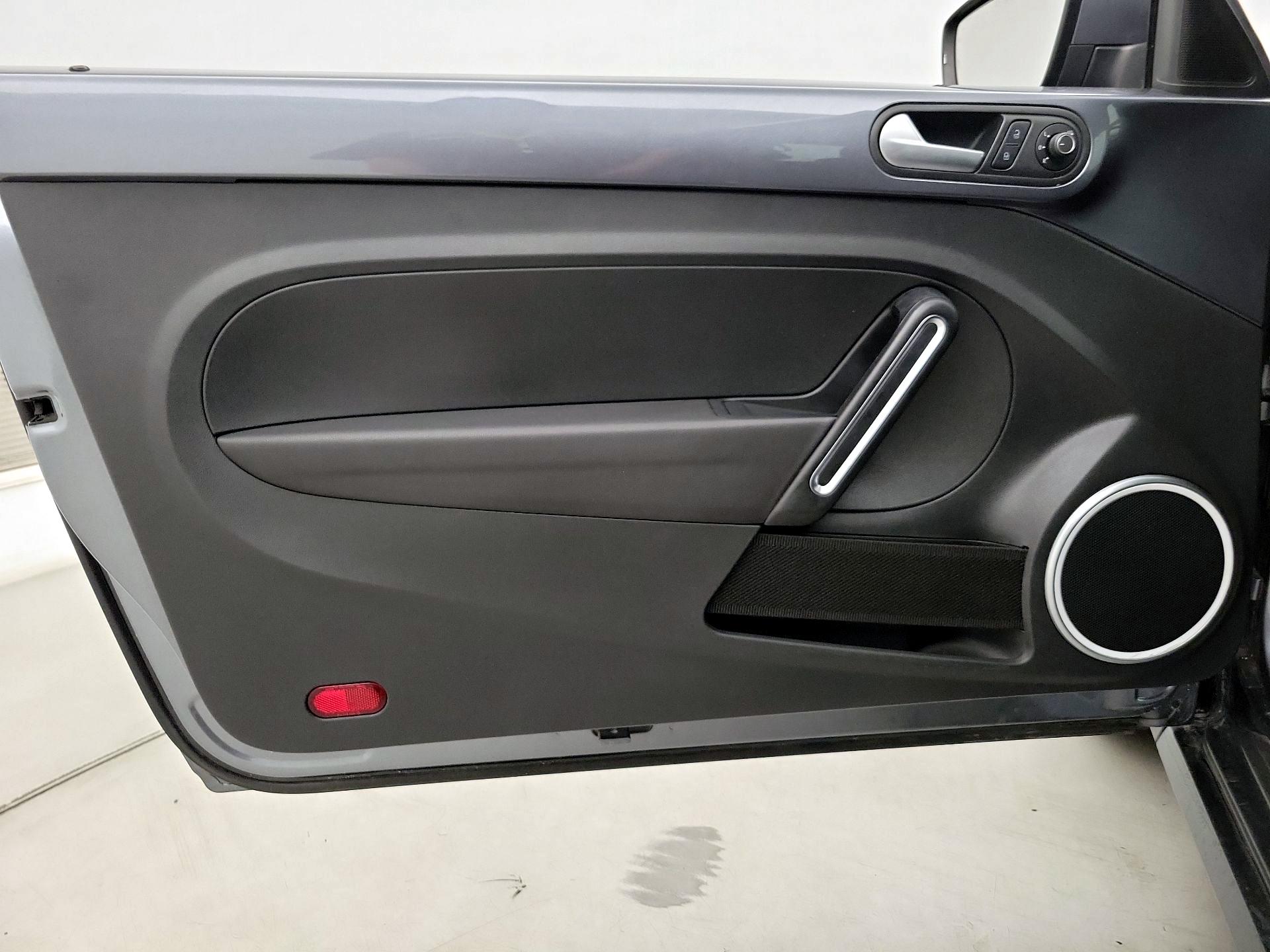 Thumbnail: 2016 Volkswagen Beetle - 12