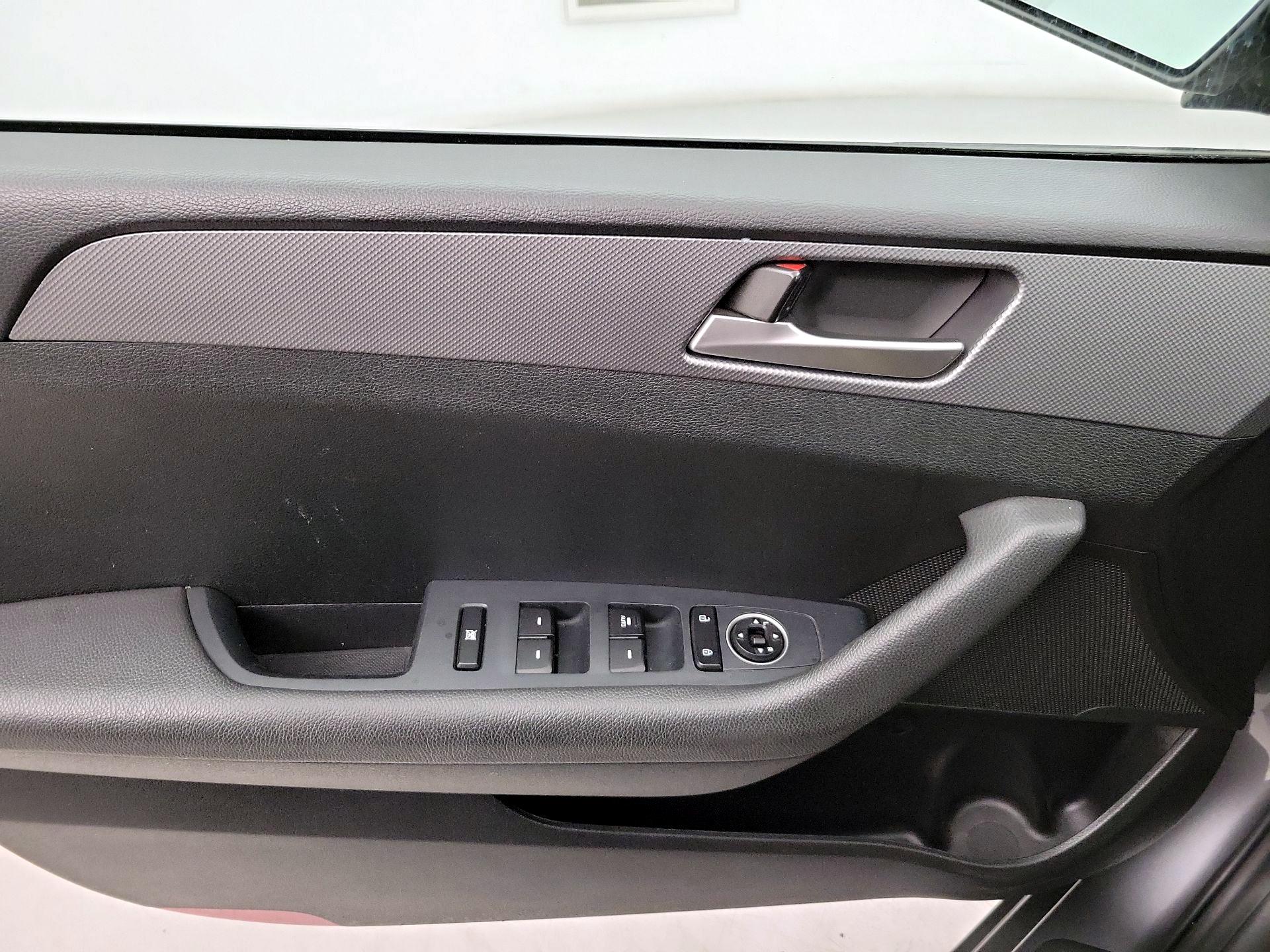 Thumbnail: 2019 Hyundai Sonata - 12
