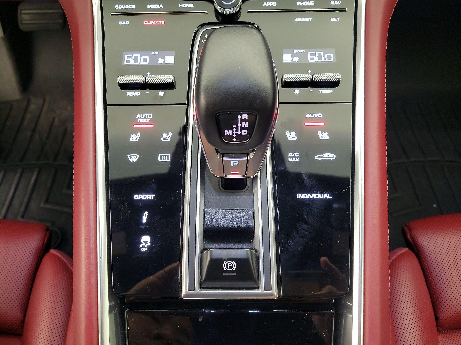 Thumbnail: 2018 Porsche Panamera - 18