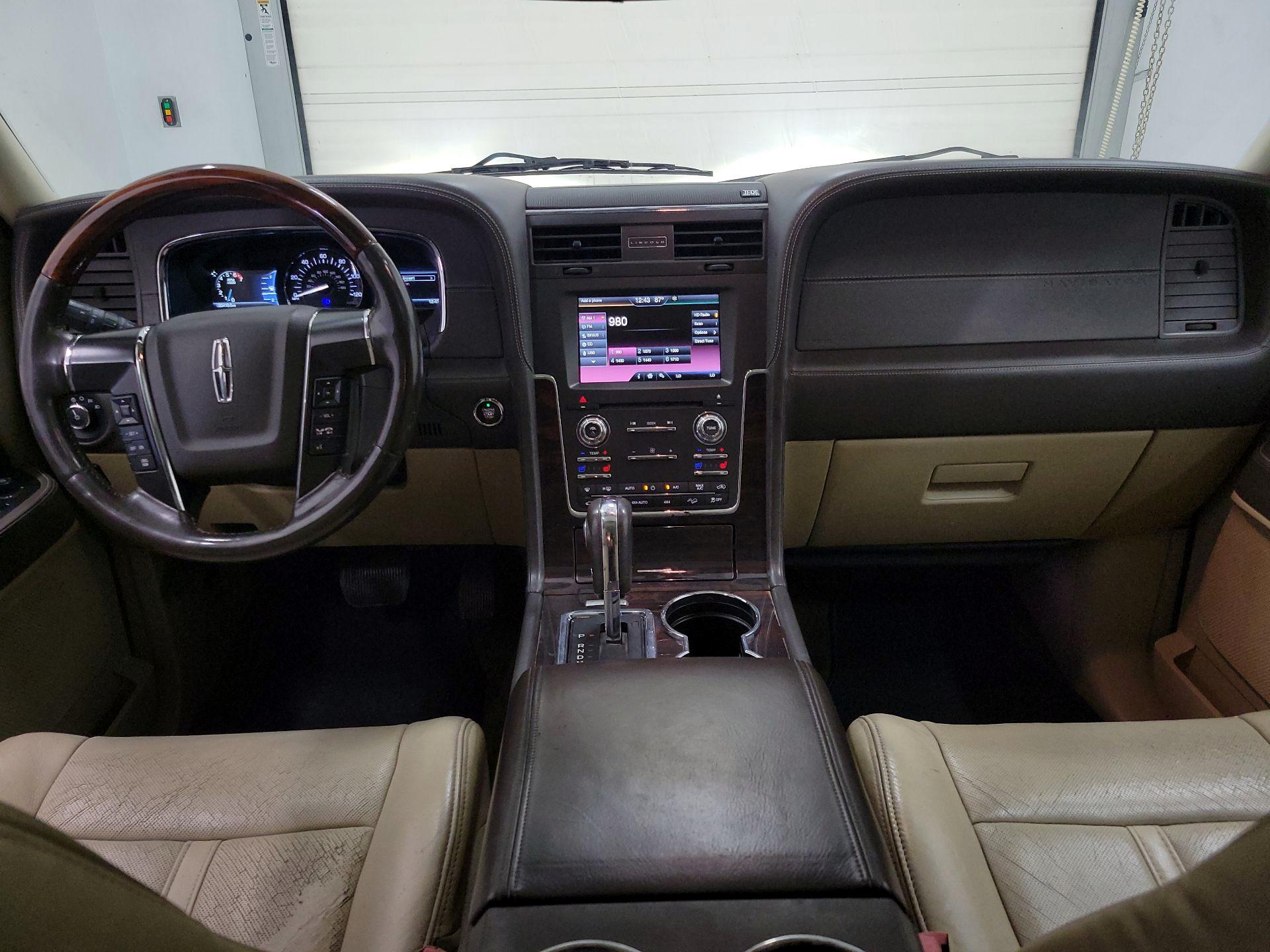 Thumbnail: 2015 Lincoln Navigator L - 9