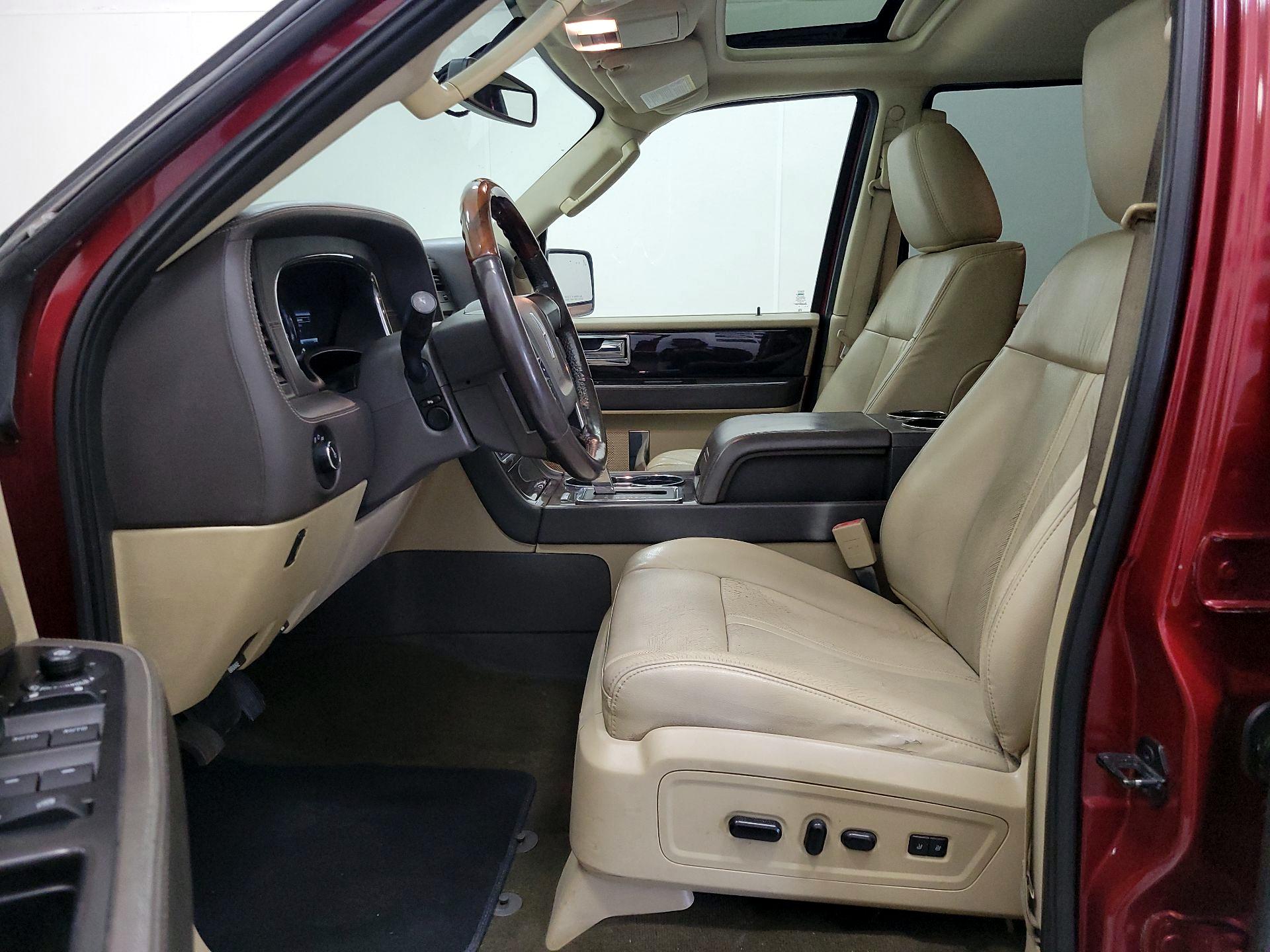 Thumbnail: 2015 Lincoln Navigator L - 11