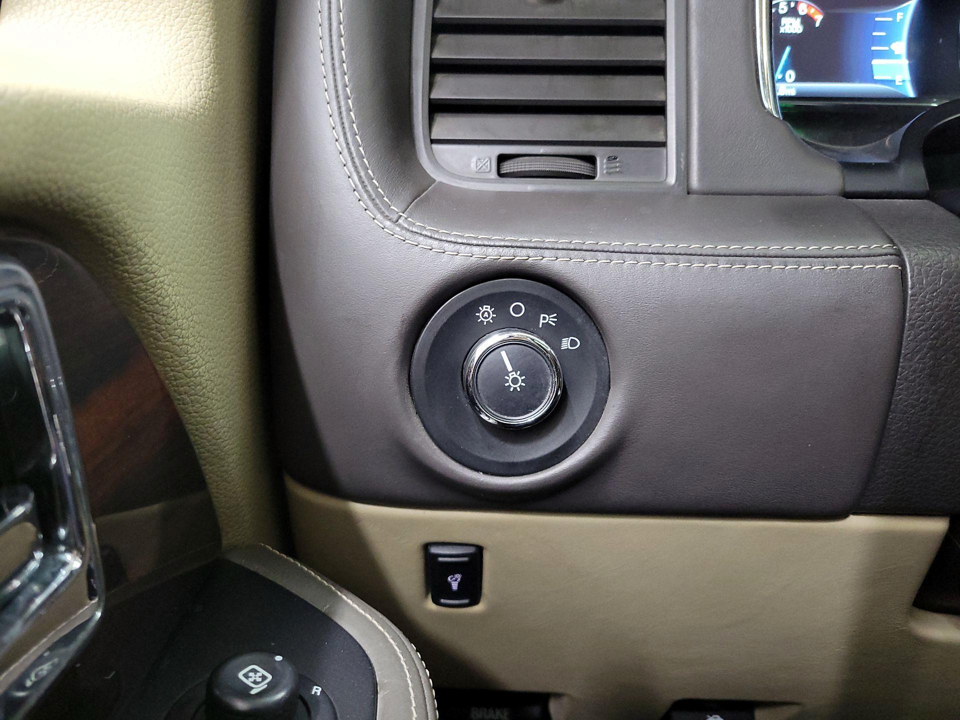 Thumbnail: 2015 Lincoln Navigator L - 13