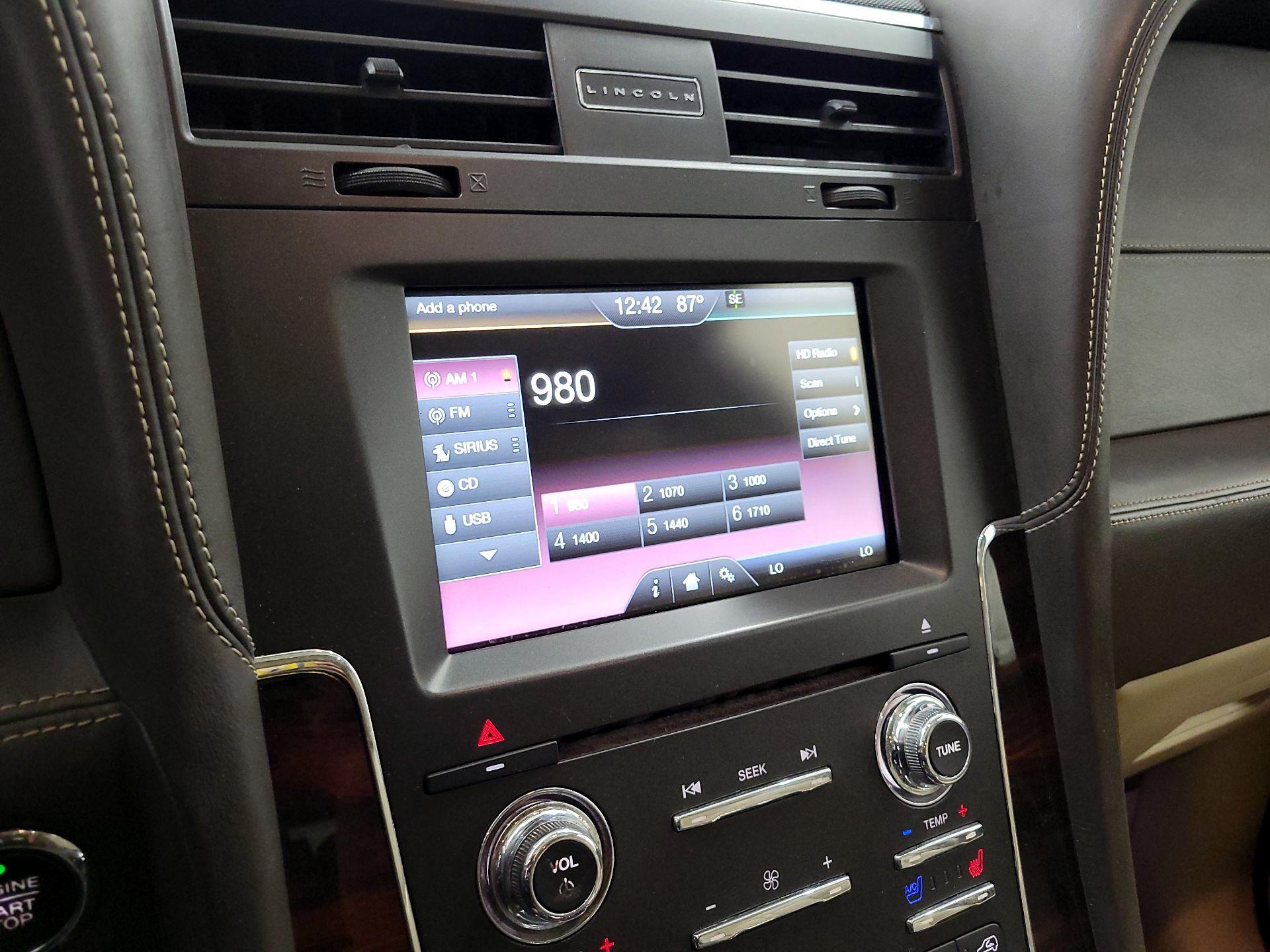 Thumbnail: 2015 Lincoln Navigator L - 15