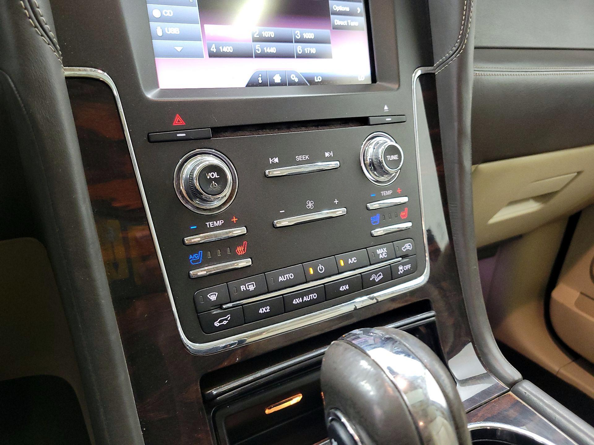 Thumbnail: 2015 Lincoln Navigator L - 16