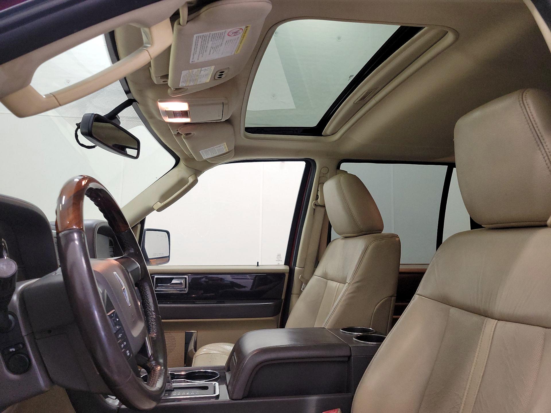 Thumbnail: 2015 Lincoln Navigator L - 19