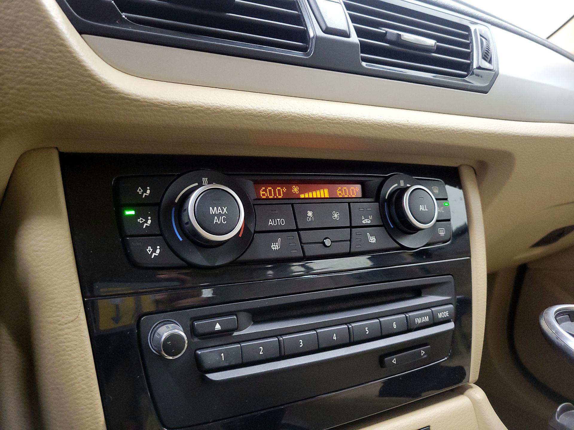Thumbnail: 2015 BMW X1 - 16