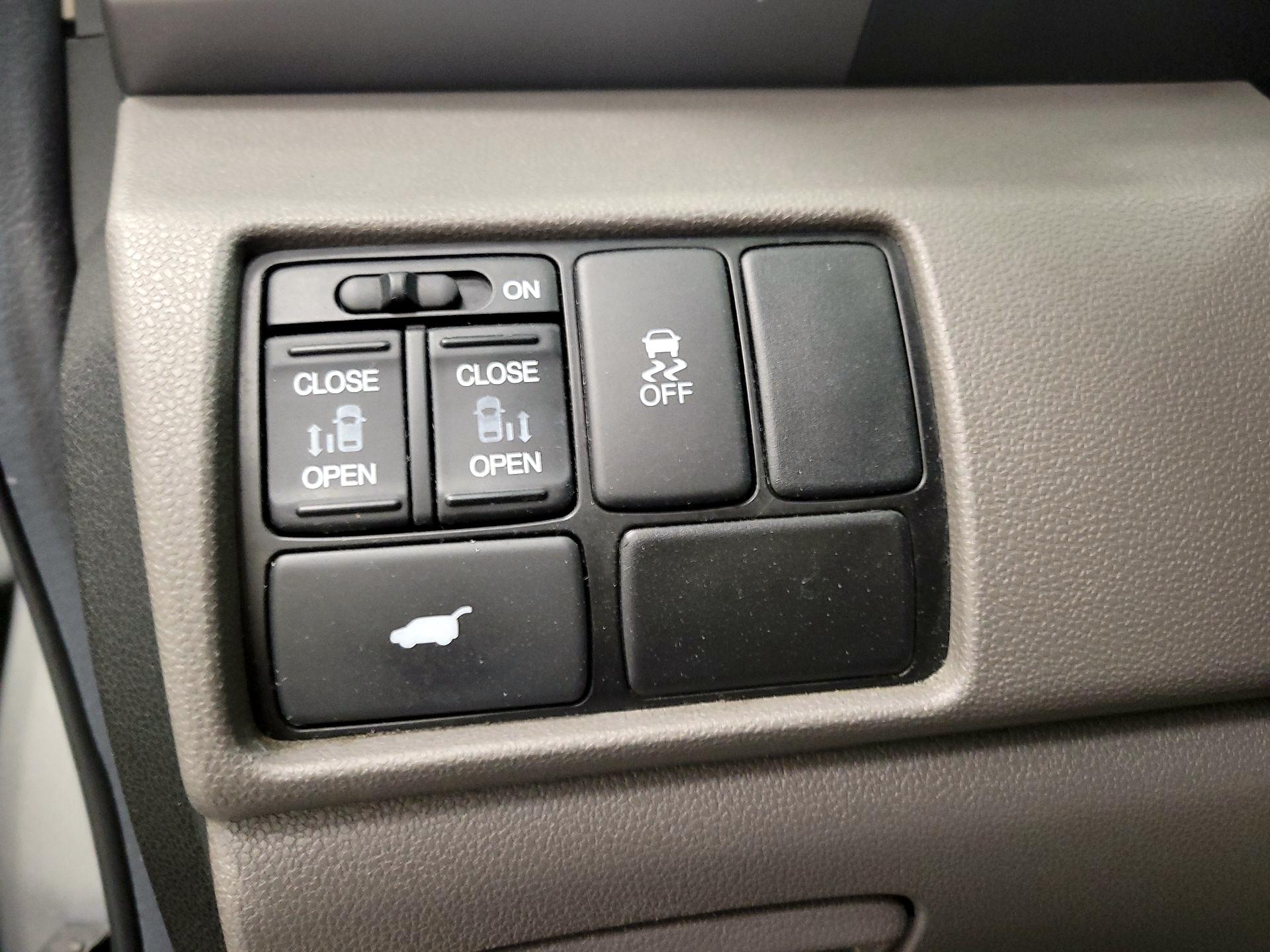 Thumbnail: 2013 Honda Odyssey - 13