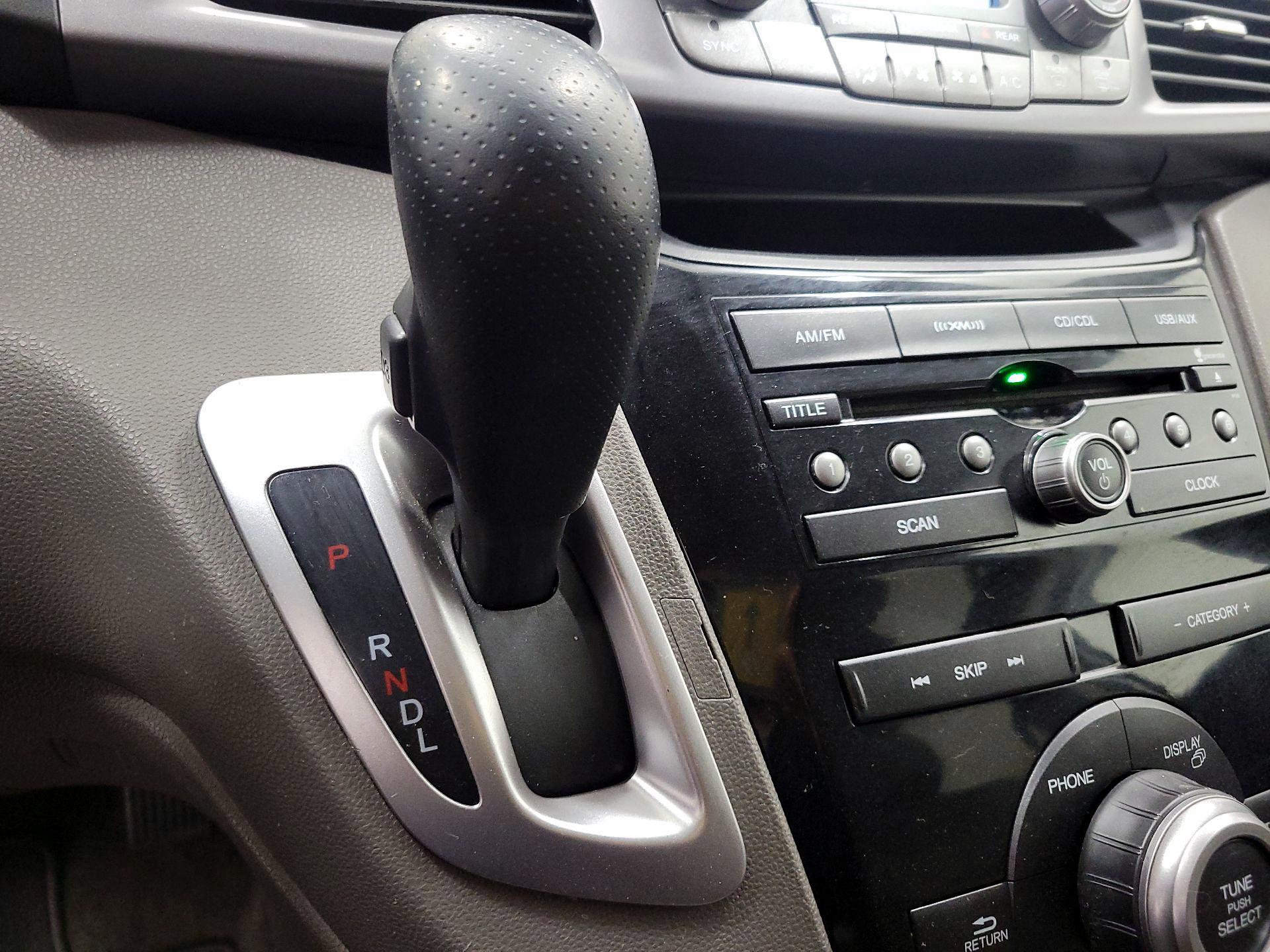 Thumbnail: 2013 Honda Odyssey - 17